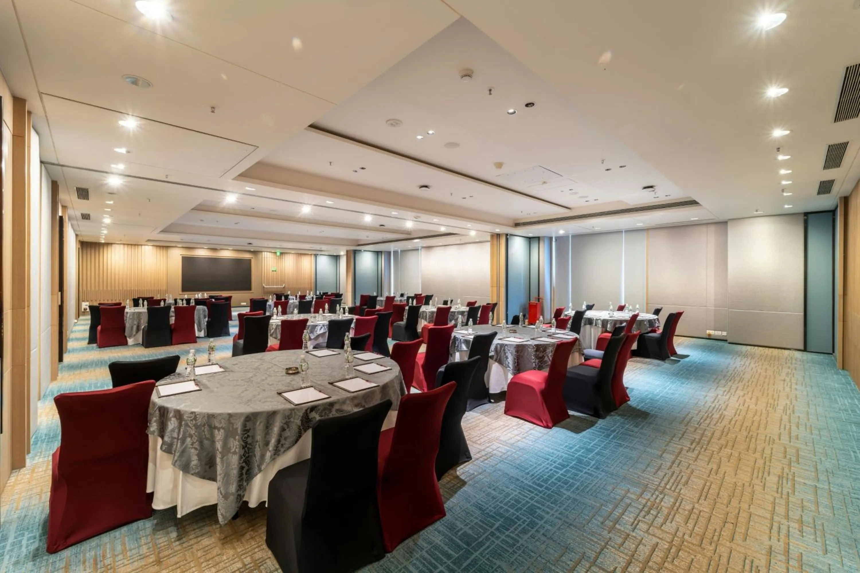 Meeting/conference room in Courtyard by Marriott Vadodara