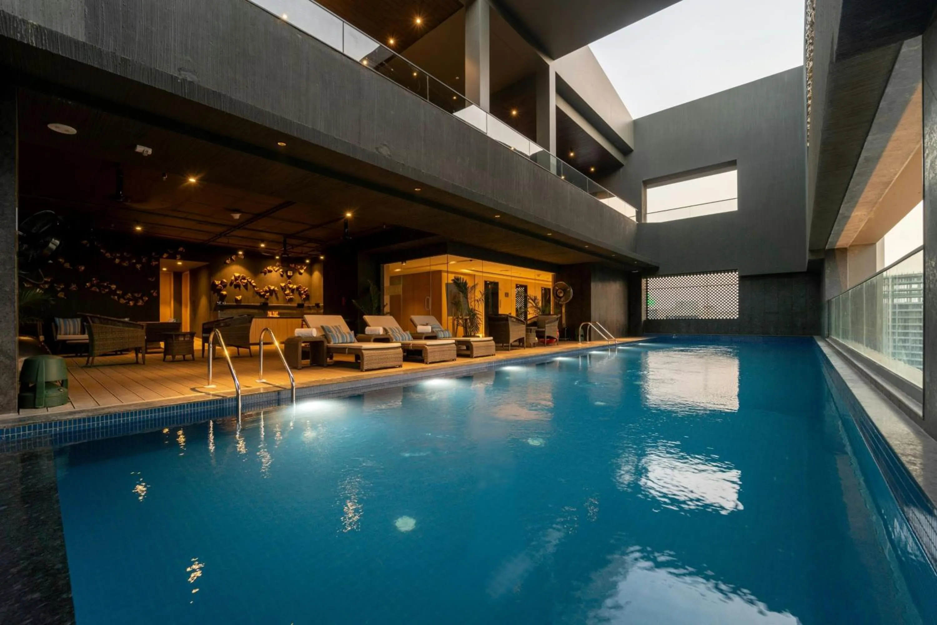 Swimming pool in Courtyard by Marriott Vadodara