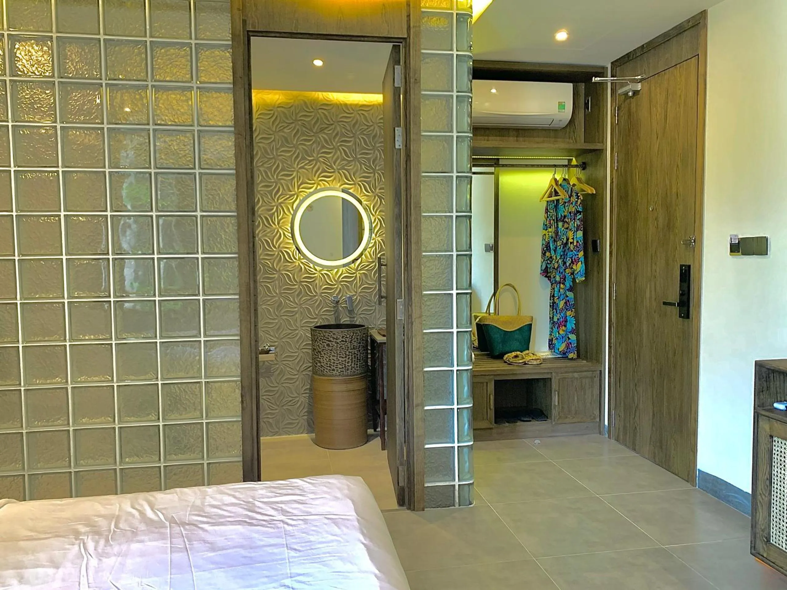 Toilet, Bed in The Mystery Con Dao