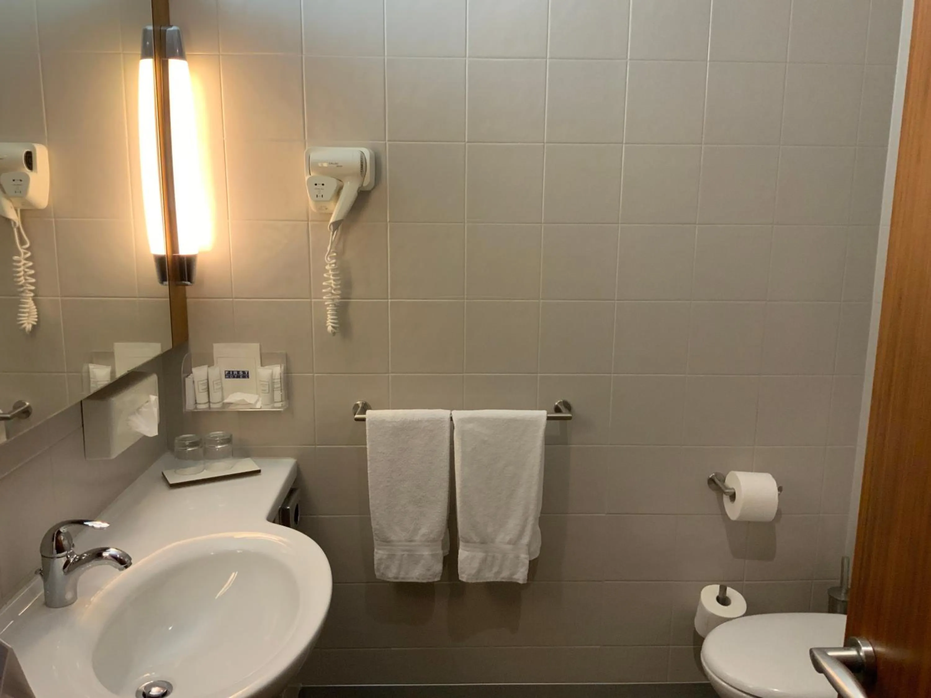 Bathroom in First Hotel Malpensa