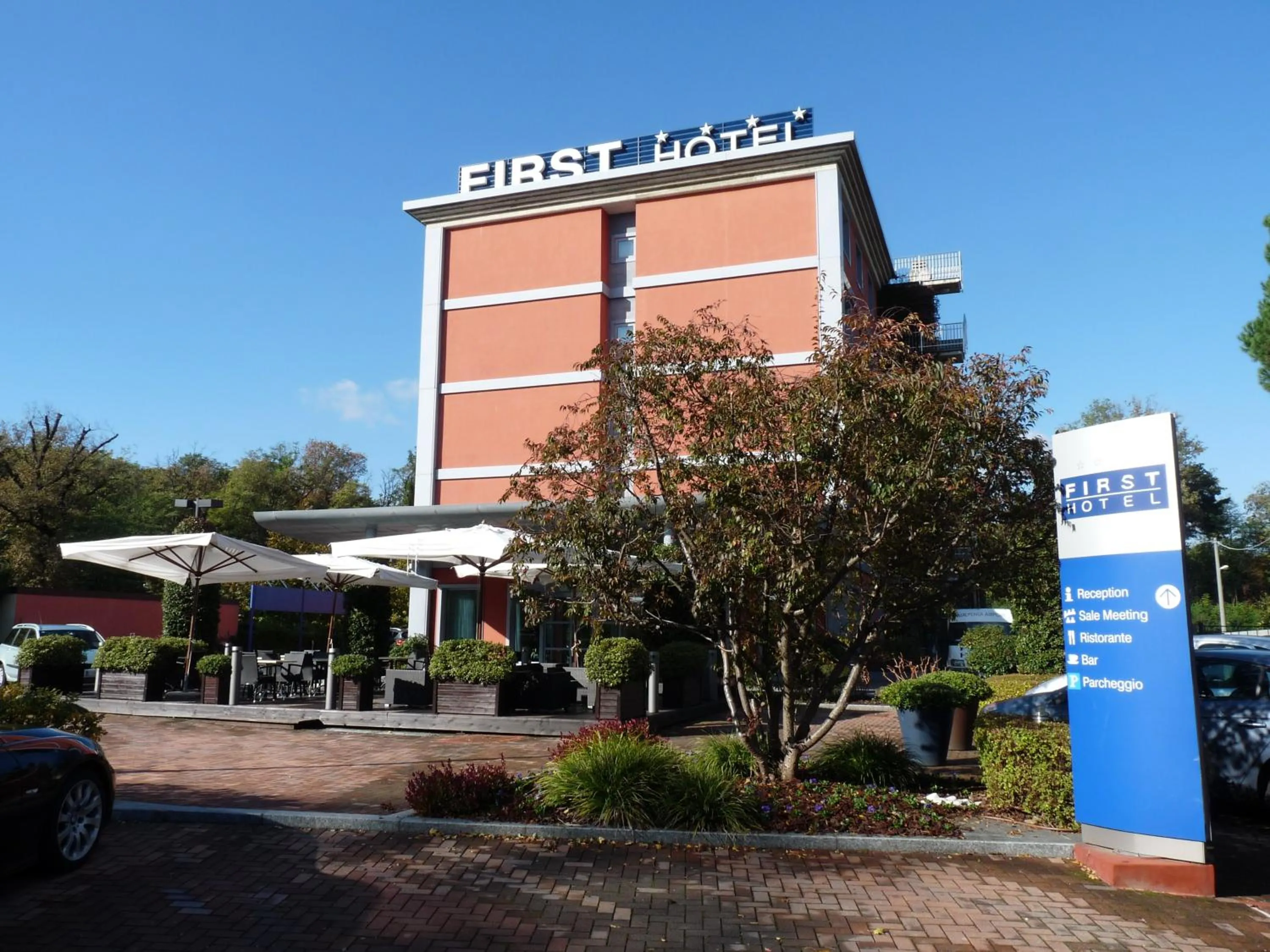 Facade/entrance in First Hotel Malpensa