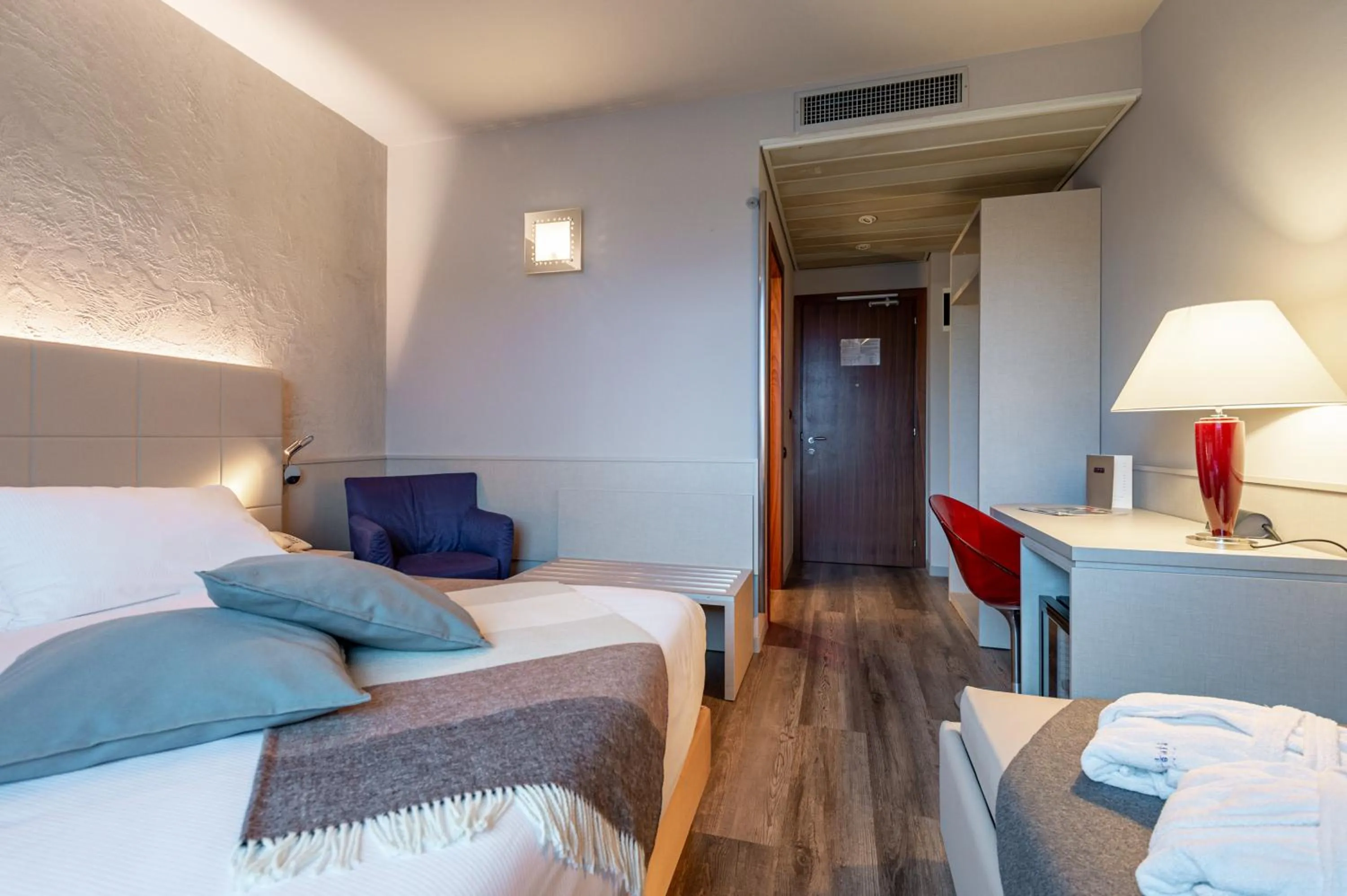 Photo of the whole room, Bed in First Hotel Malpensa