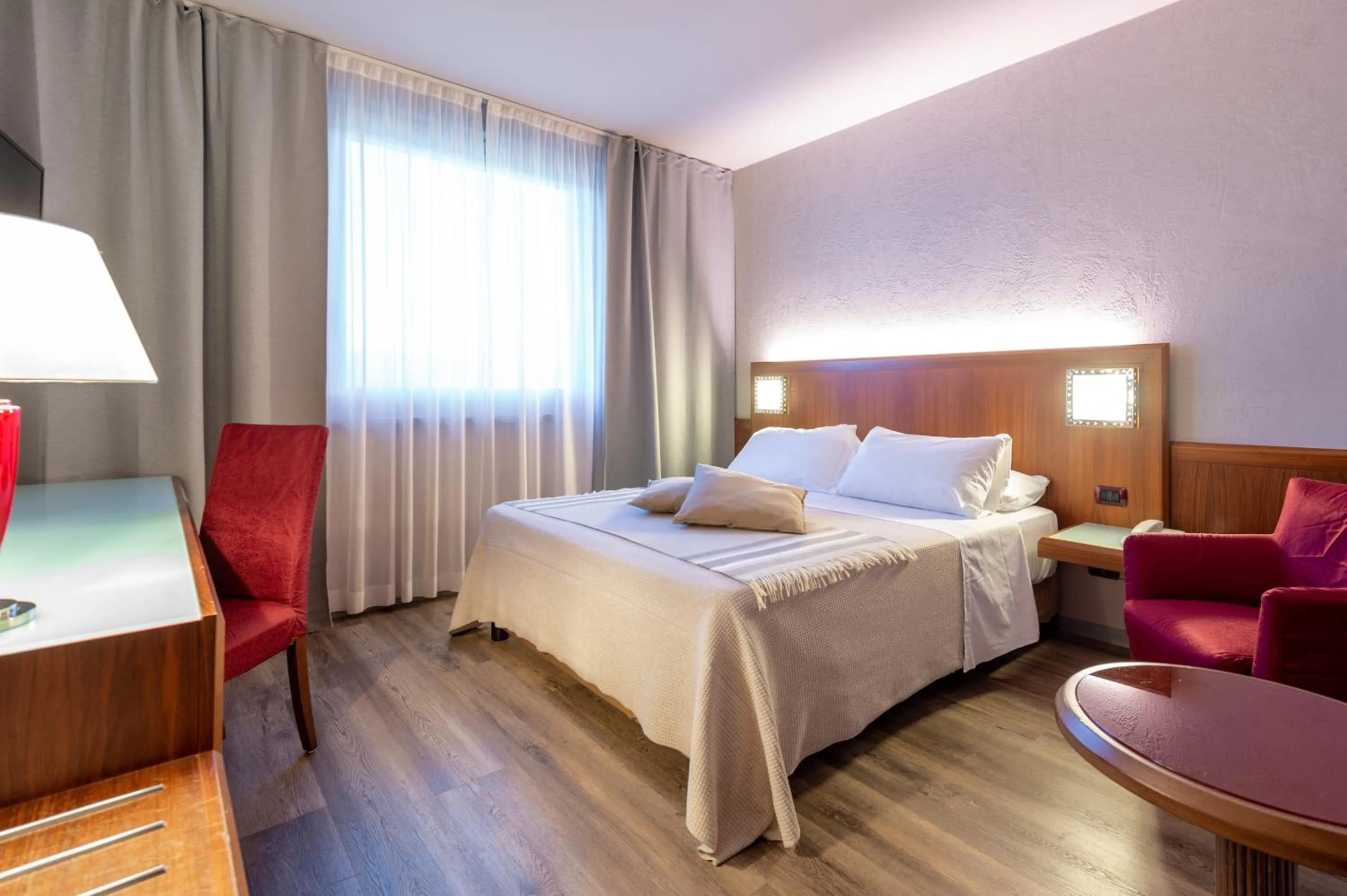 Photo of the whole room, Bed in First Hotel Malpensa