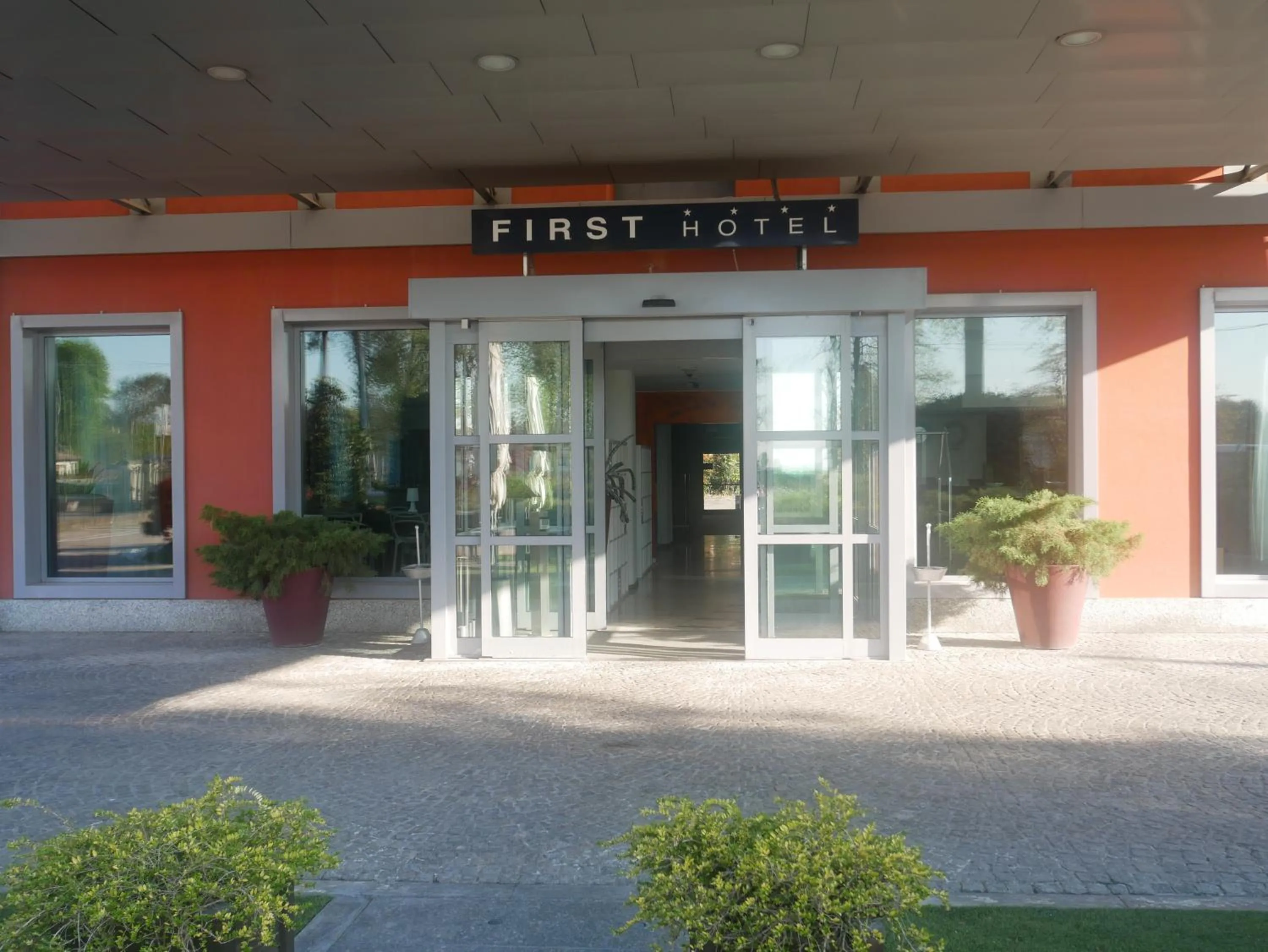 Facade/entrance in First Hotel Malpensa