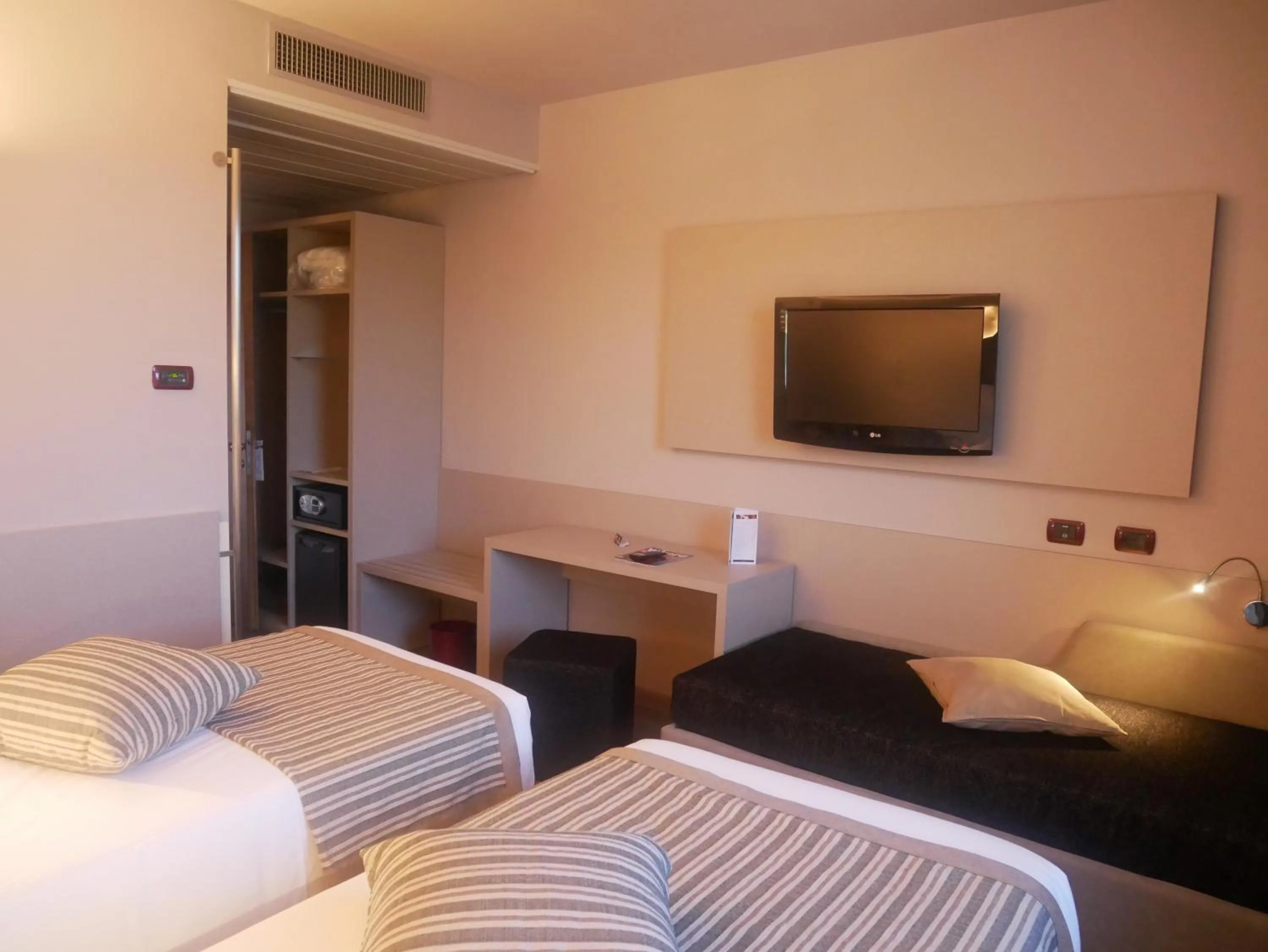 Bed in First Hotel Malpensa