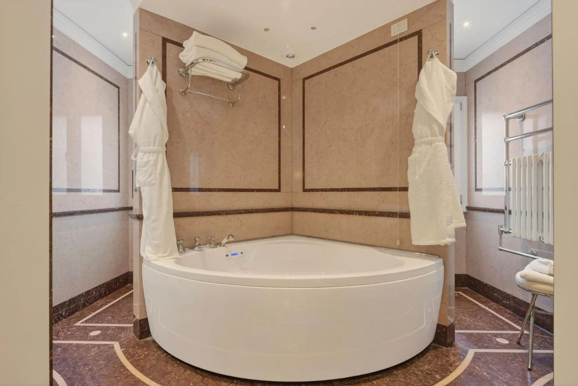 Hot Tub in Canaletto Luxury Suites - San Marco Luxury