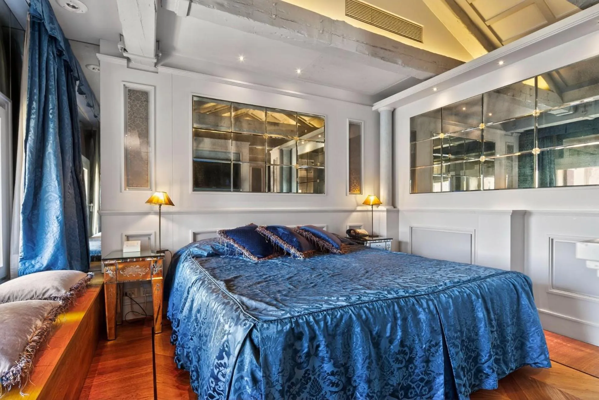 Bed in Canaletto Luxury Suites - San Marco Luxury