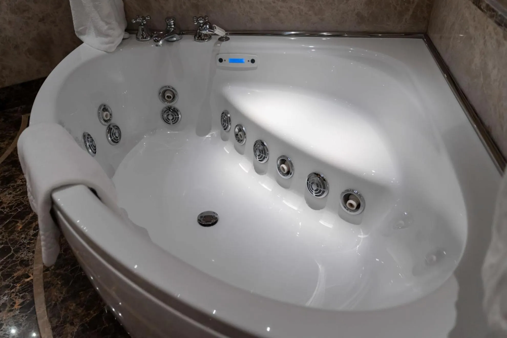 Hot Tub in Canaletto Luxury Suites - San Marco Luxury