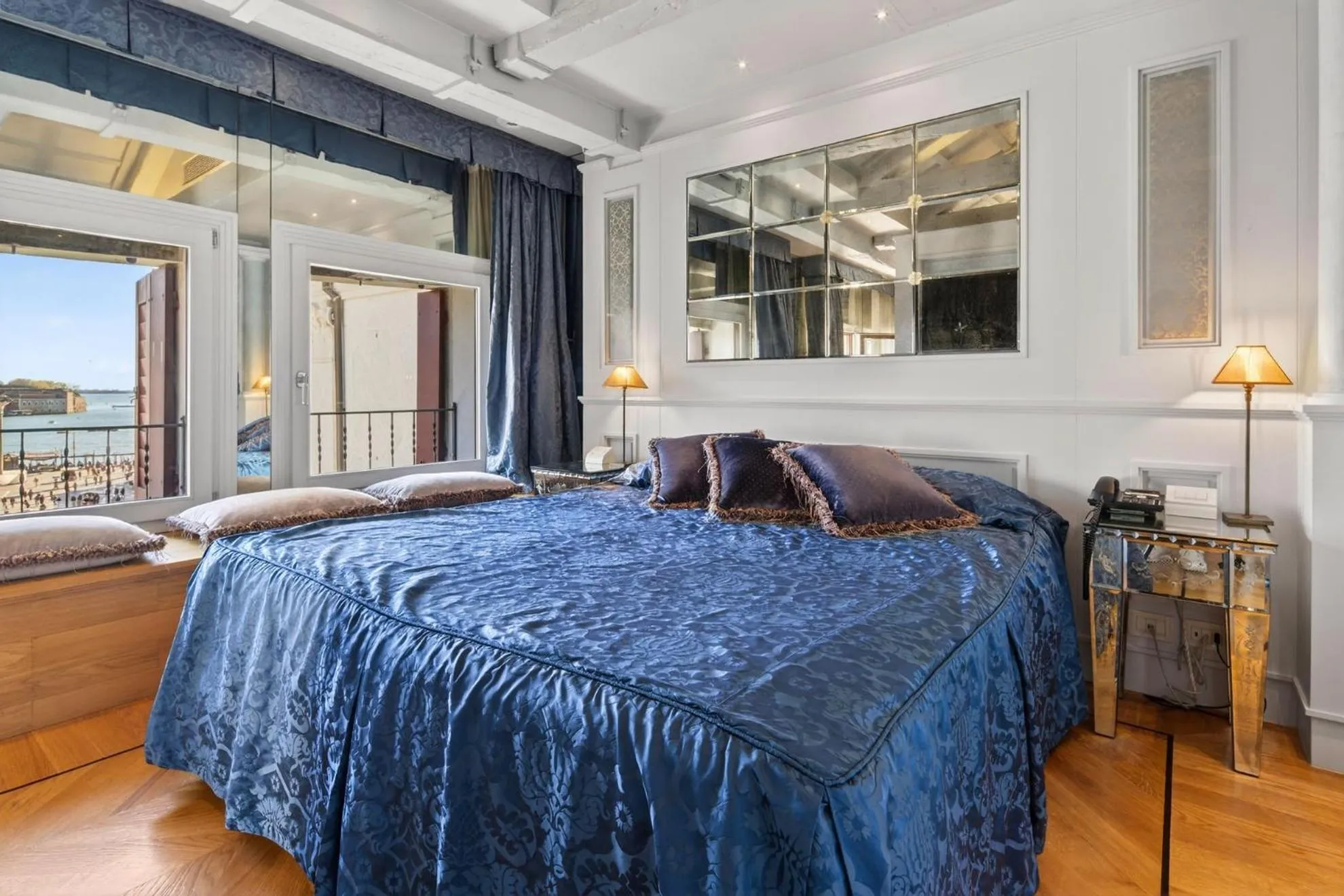 View (from property/room), Bed in Canaletto Luxury Suites - San Marco Luxury