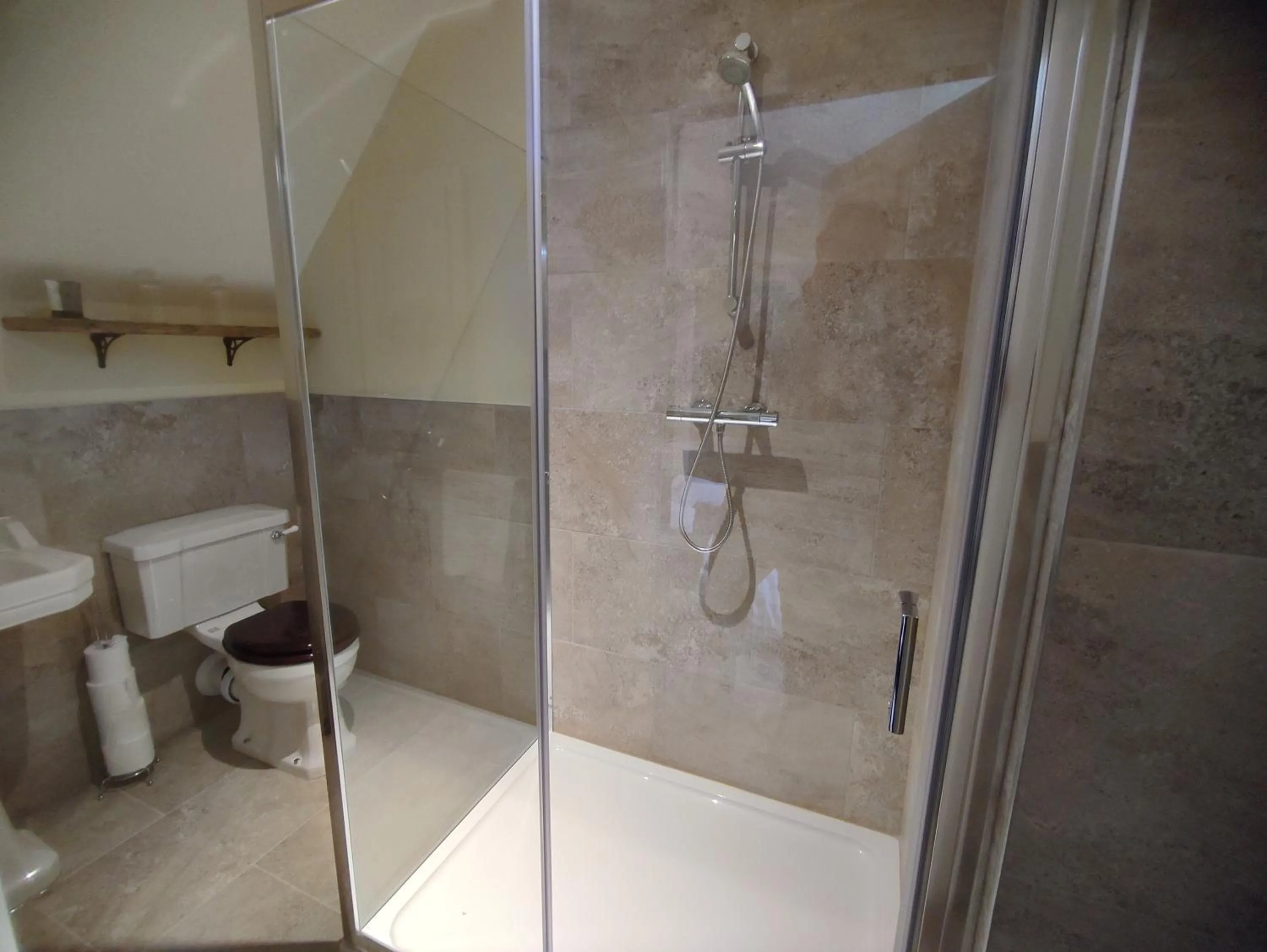 Bathroom in The Cheesehouse - Seven ensuite bedrooms