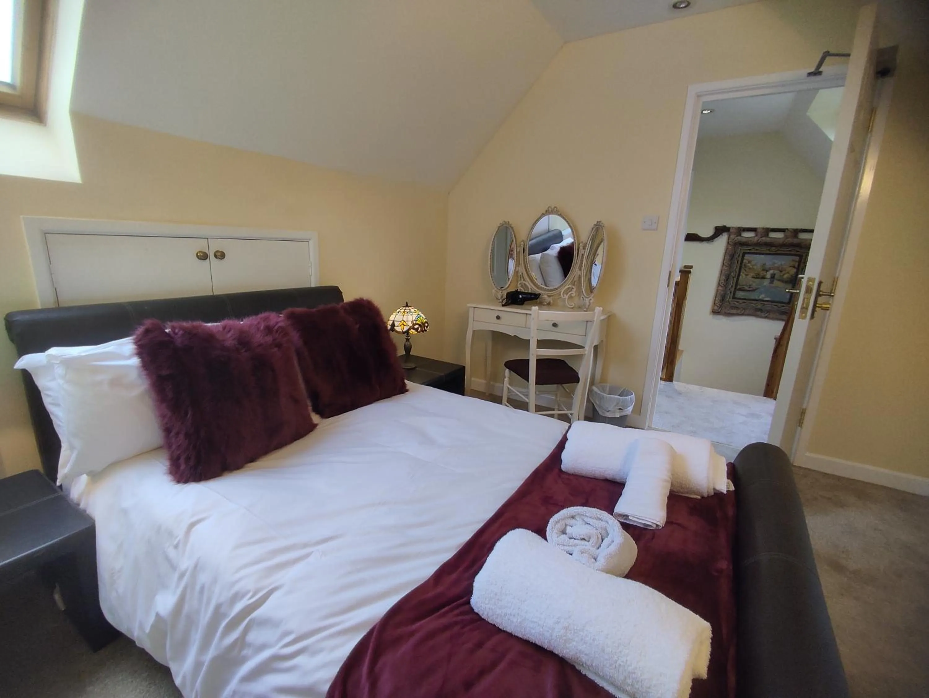 Bedroom, Bed in The Cheesehouse - Seven ensuite bedrooms