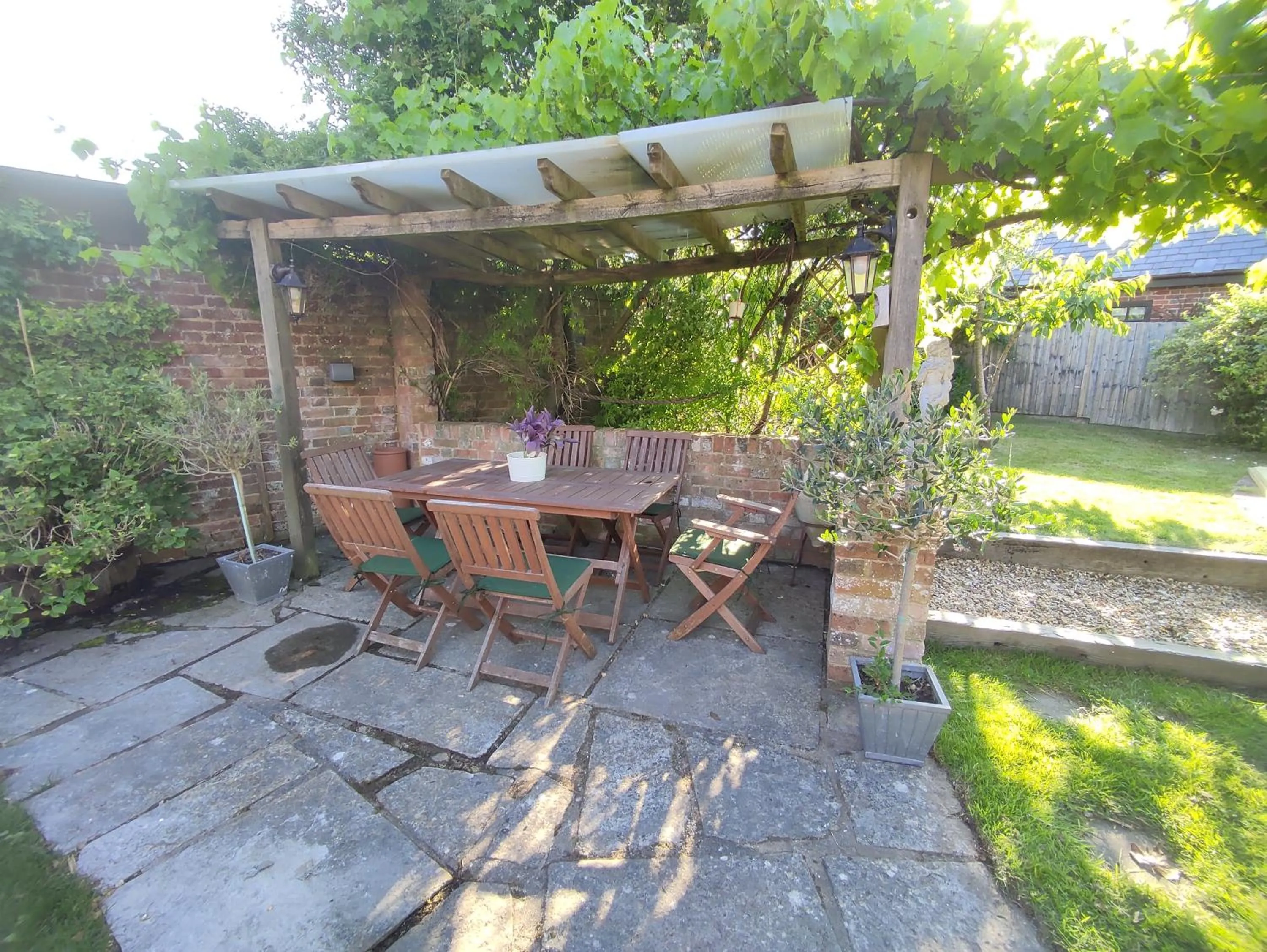 Garden in The Cheesehouse - Seven ensuite bedrooms