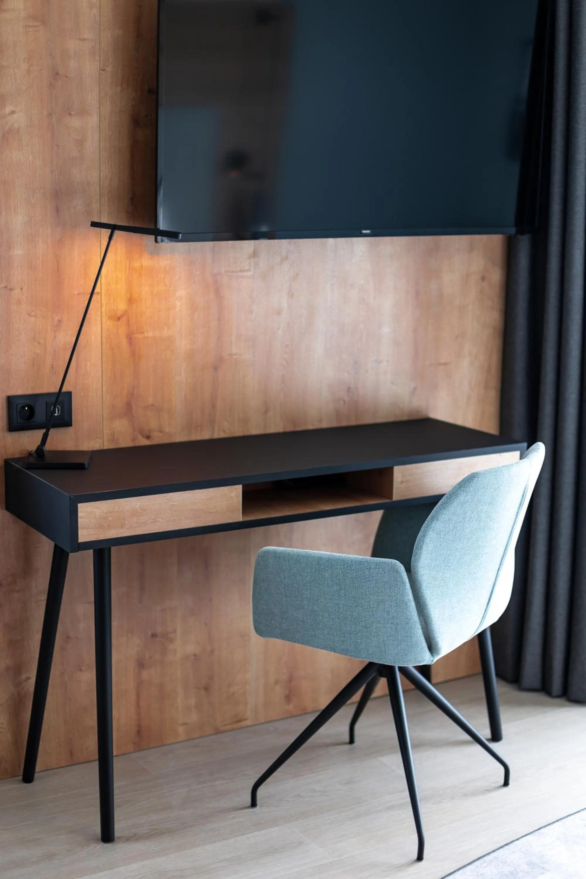 TV and multimedia in Radisson Hotel Liege City Centre