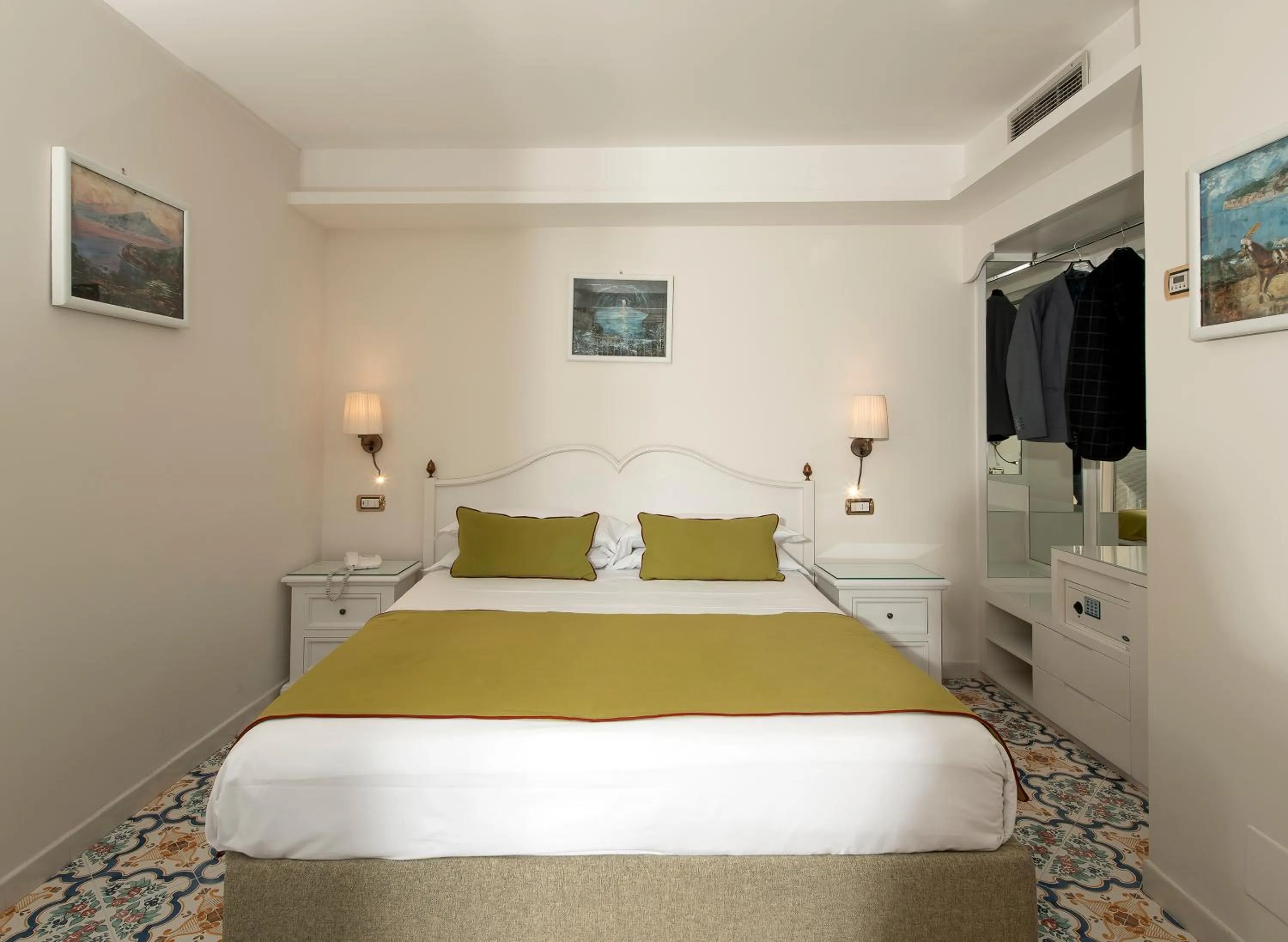 Bedroom, Bed in Hotel Antiche Mura