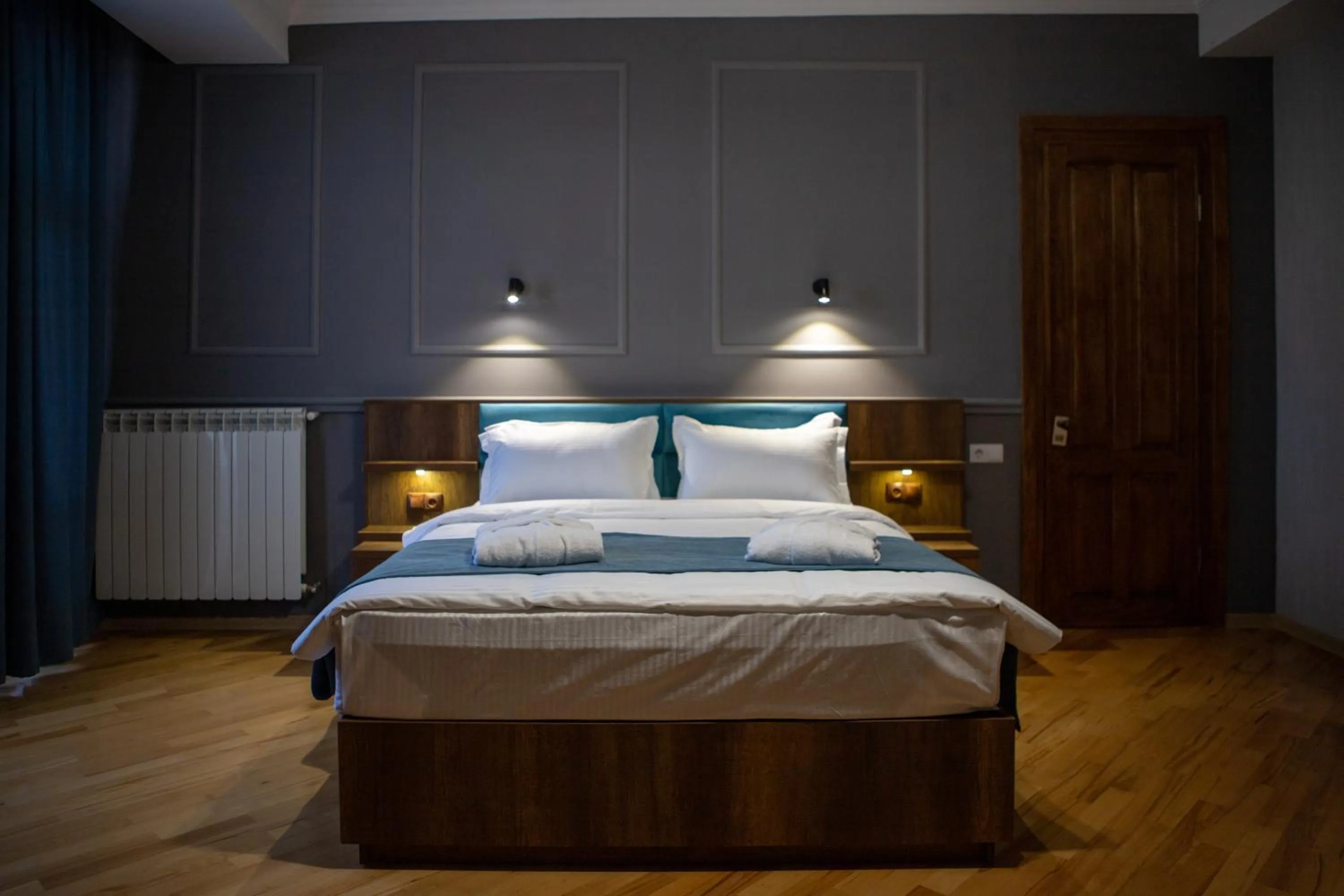 Bathroom, Bed in Legend Hotel