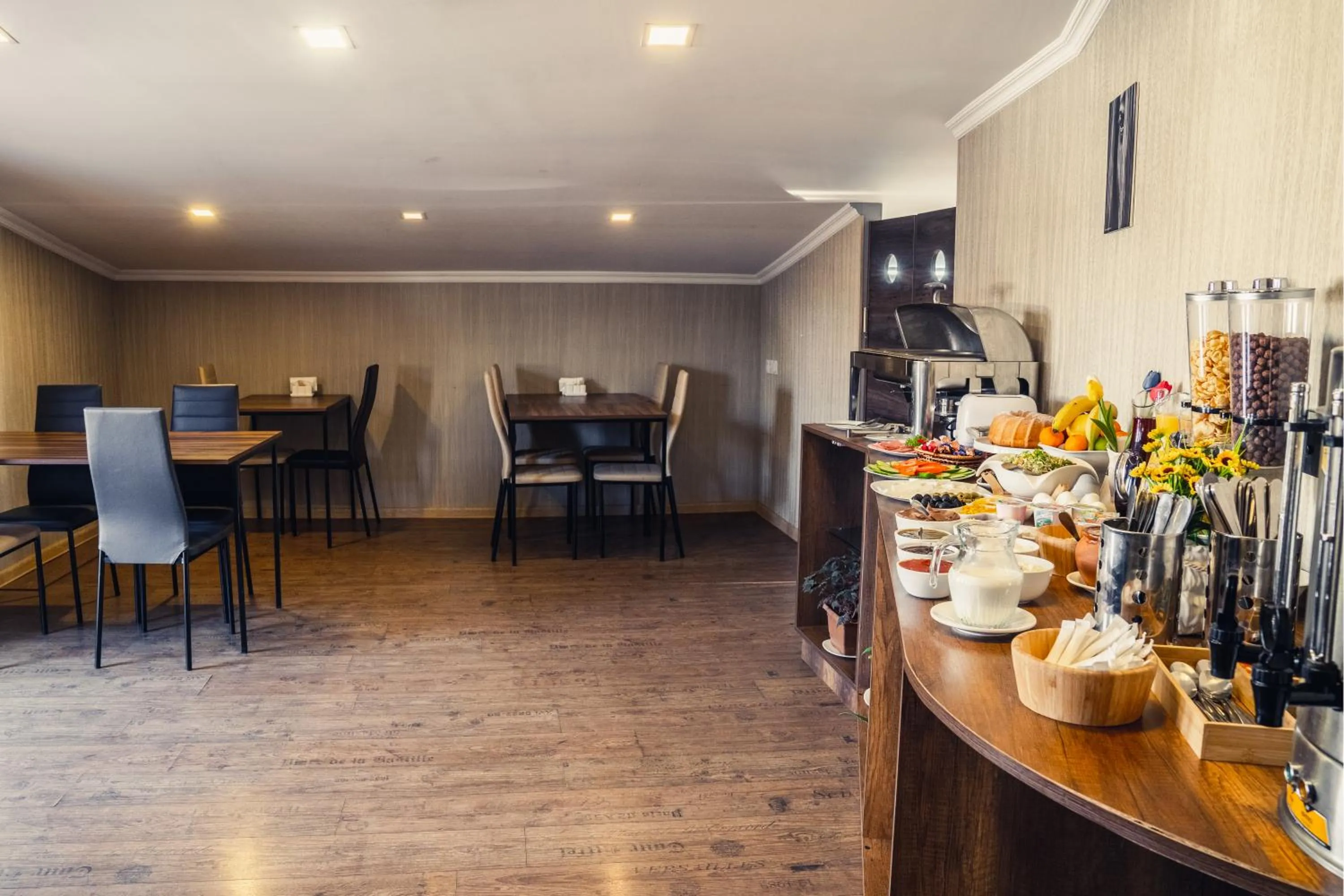 Food and drinks in Legend Hotel