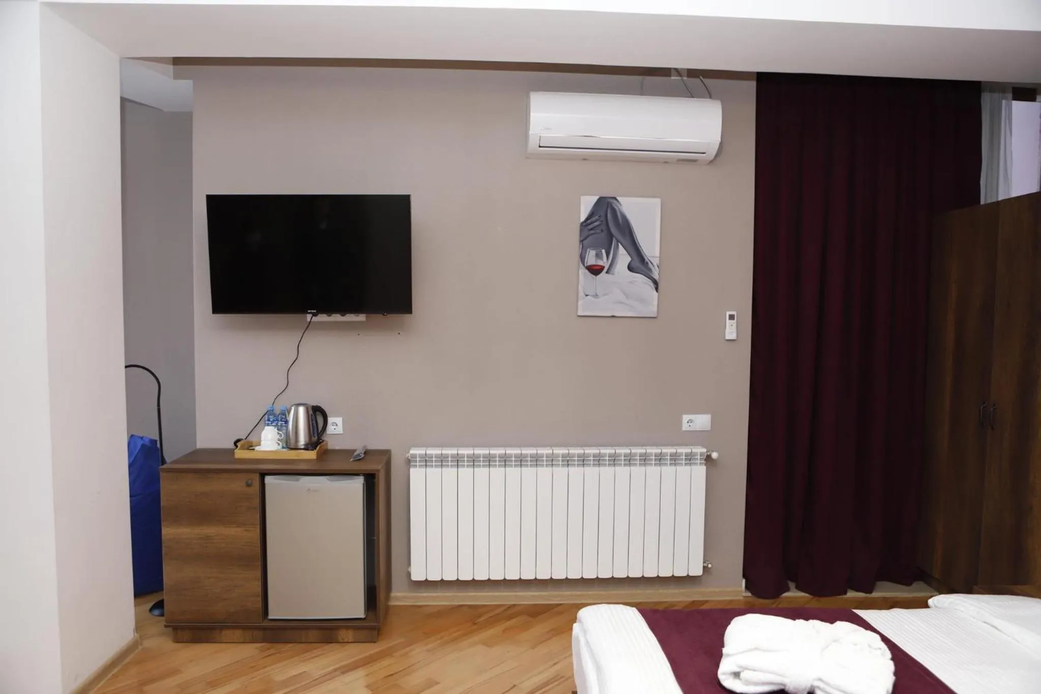 Photo of the whole room, Bed in Legend Hotel