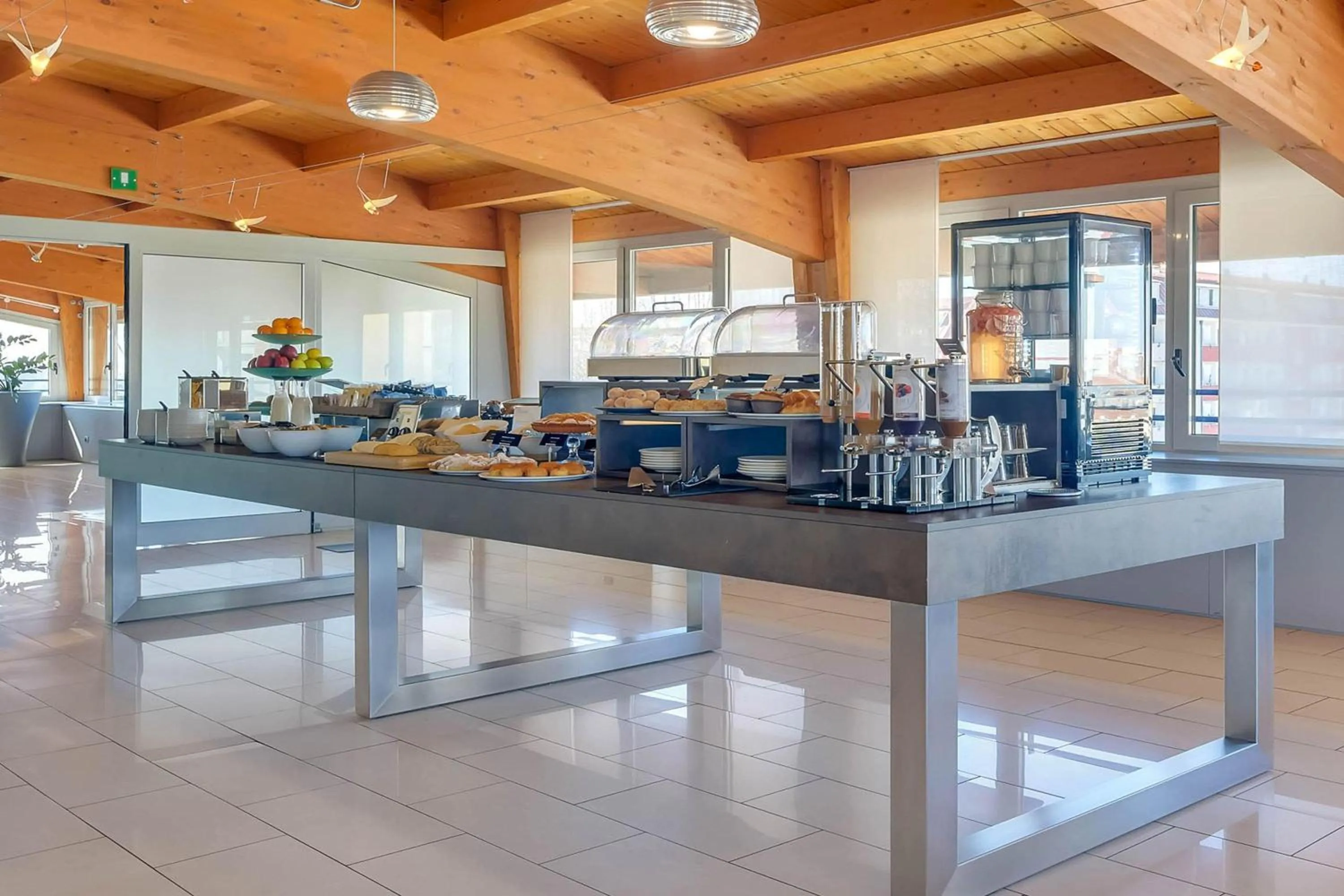 Lounge or bar in B&B HOTEL Milano La Spezia