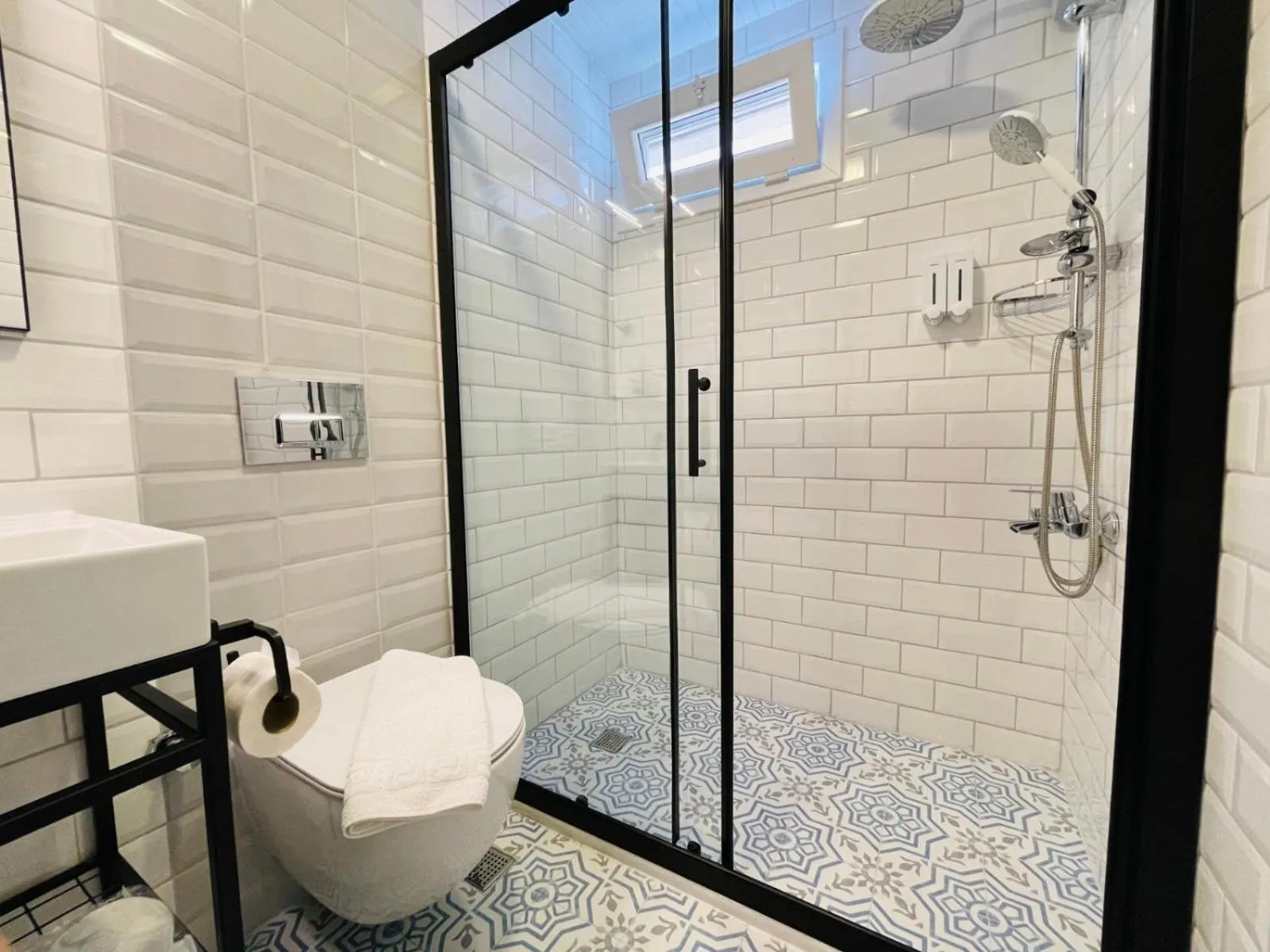 Bathroom in YALI PANSİYON