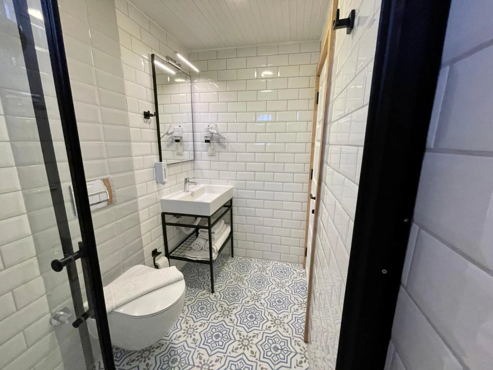 Bathroom in YALI PANSİYON