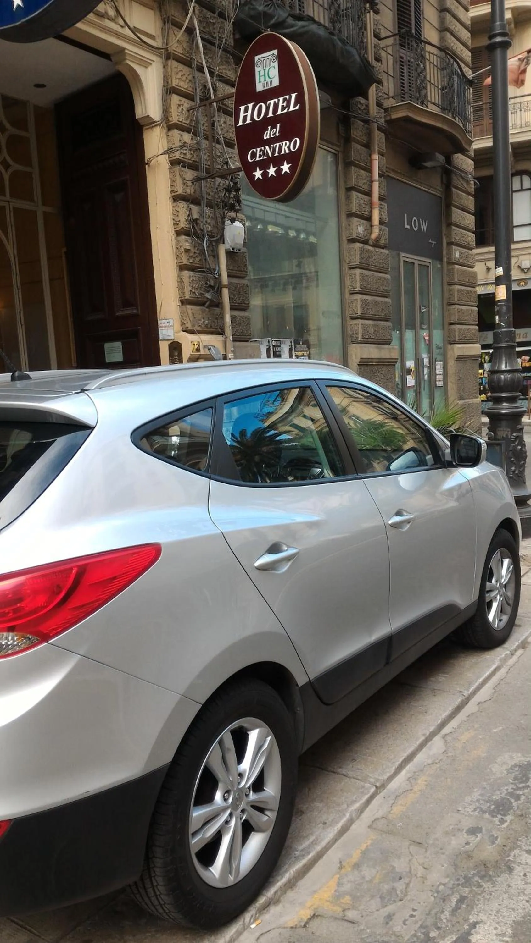 Property building in Hotel del Centro