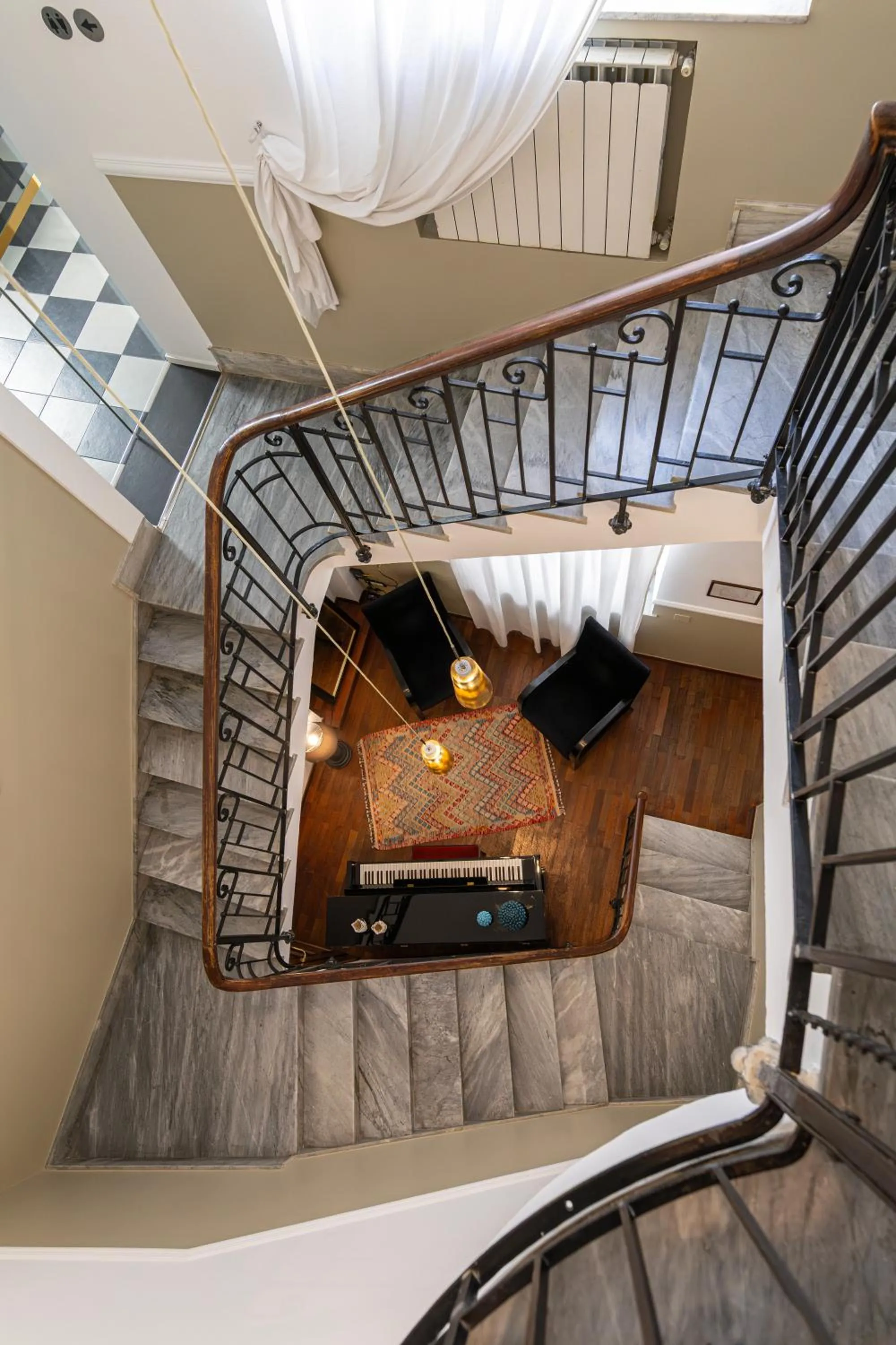 Text overlay in Hotel Ambasciatori