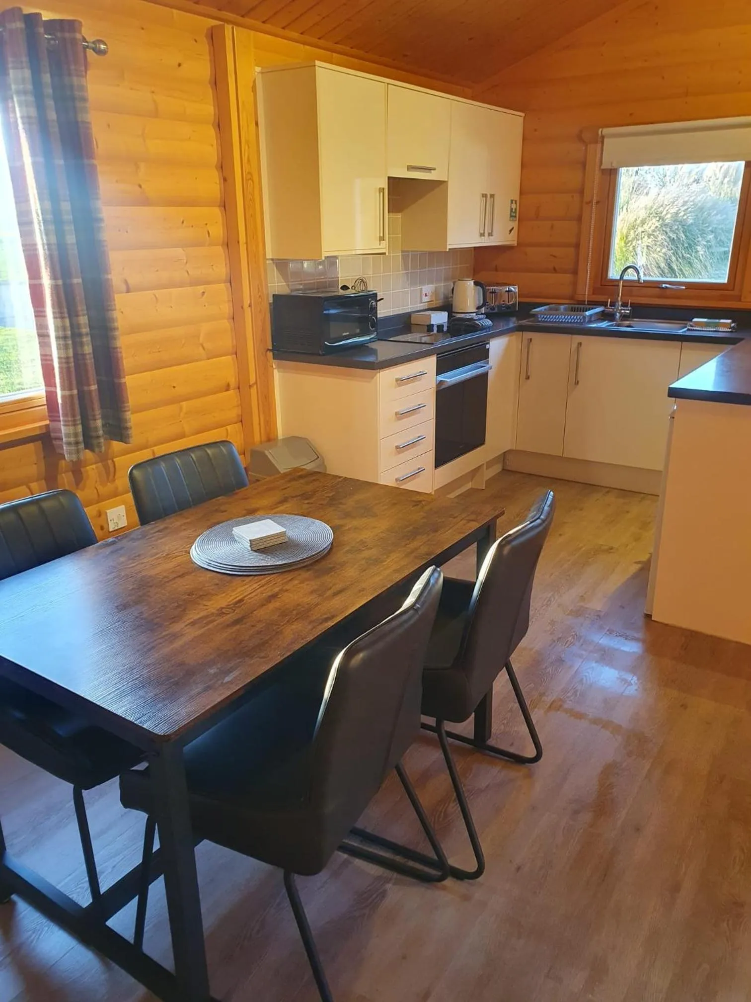 Kitchen or kitchenette in Chestnut Meadow Country Park