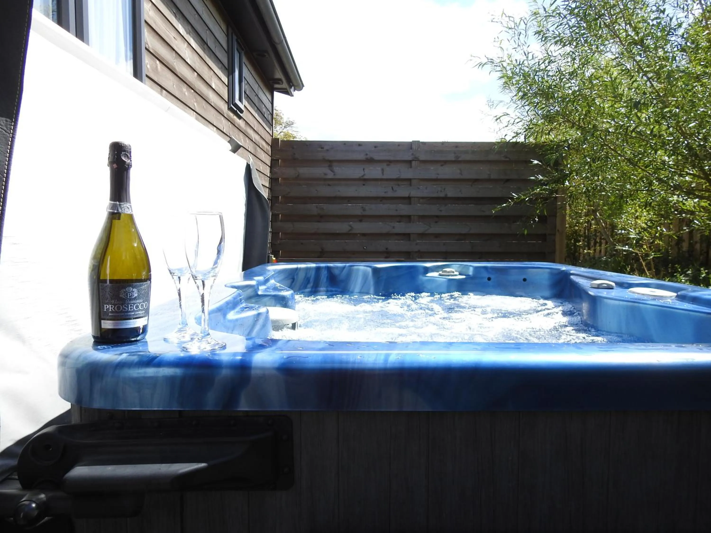 Hot Tub in Chestnut Meadow Country Park