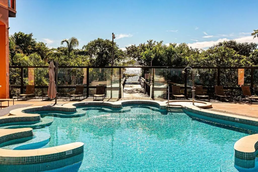 Swimming pool in Jurerê Beach Village - Suíte