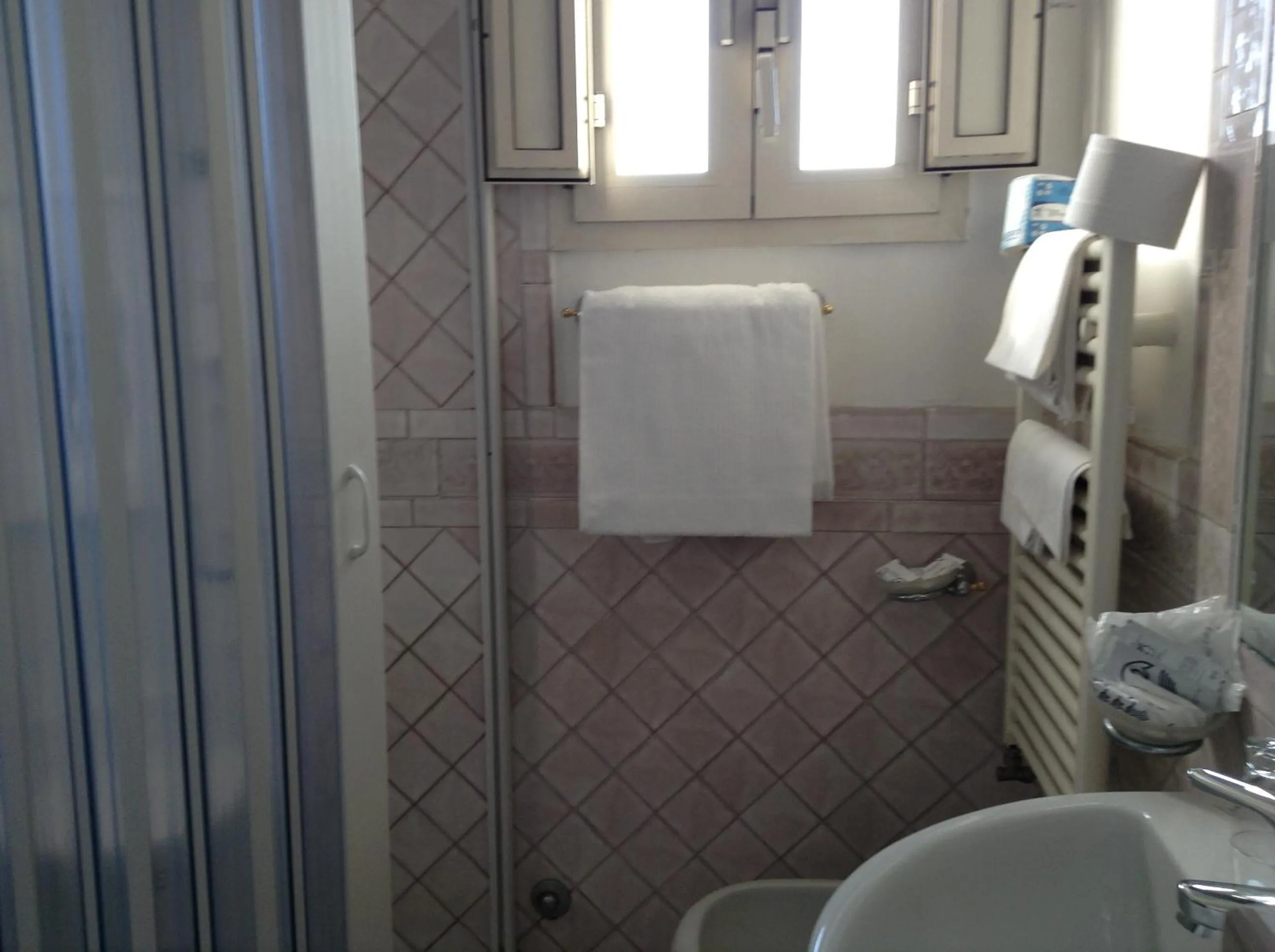 Bathroom in Hotel Lidomare