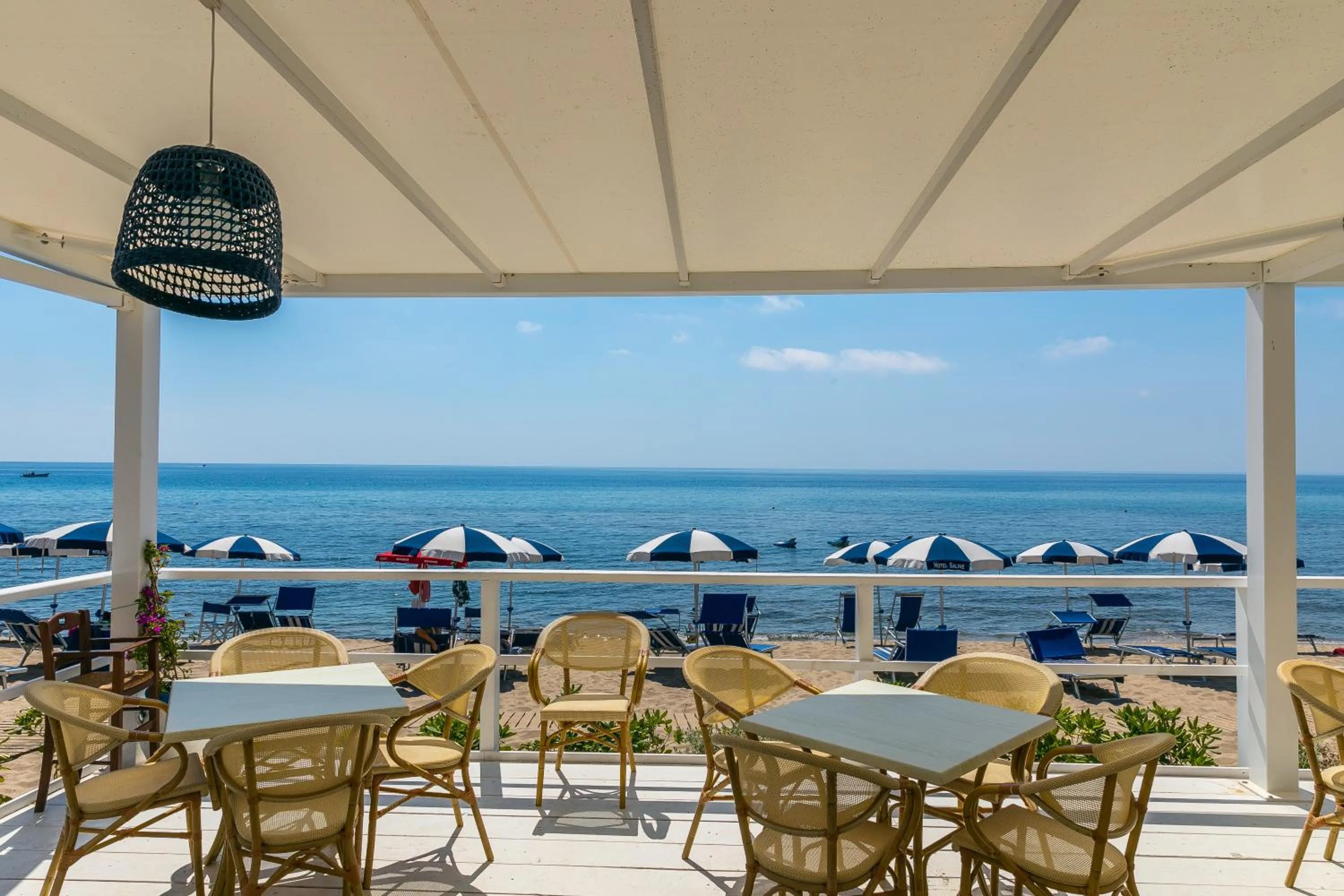 Restaurant/places to eat in Hotel Saline