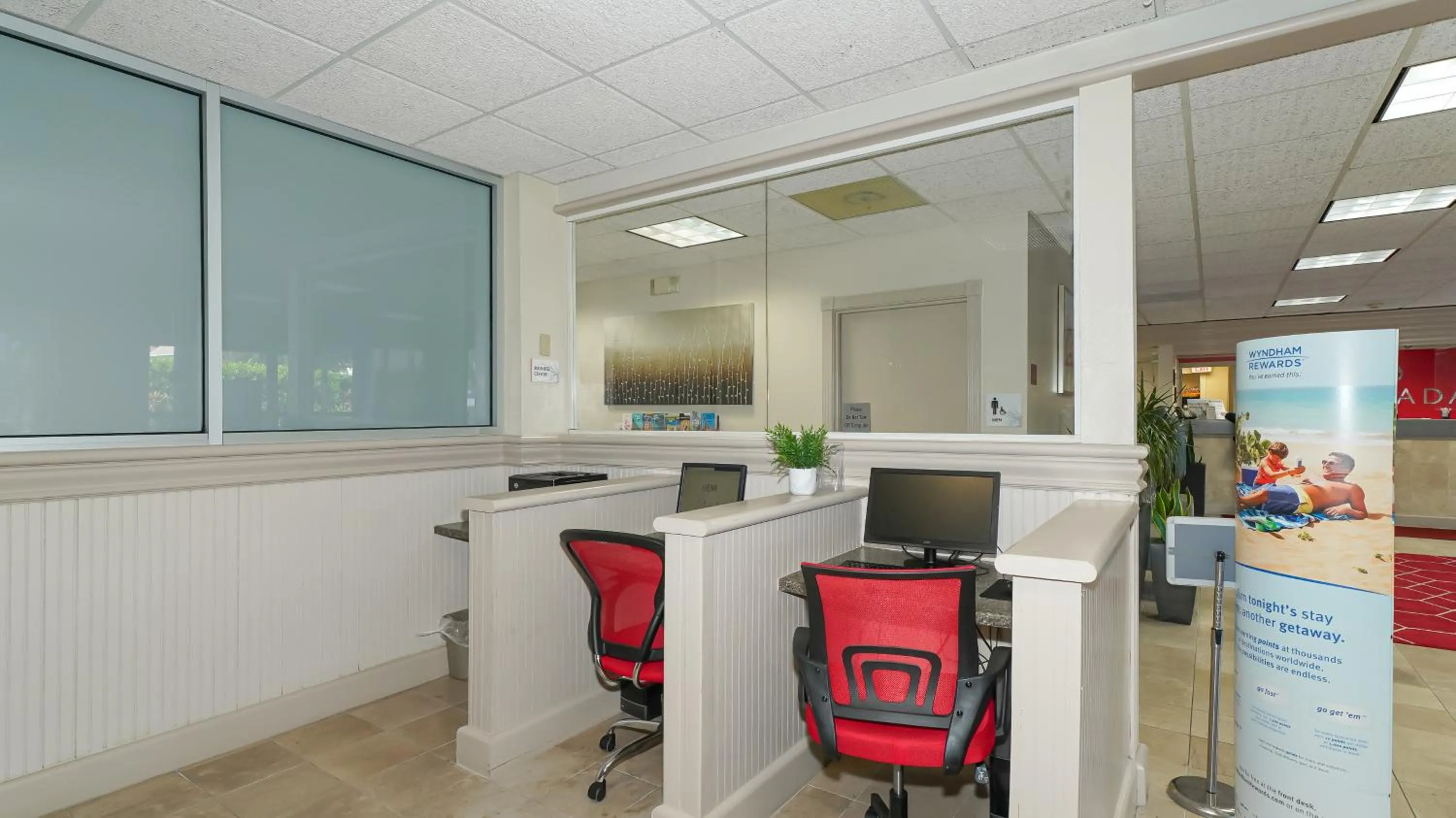 Heated Pool, Fireplace, 70" TV, Waterfront & More!