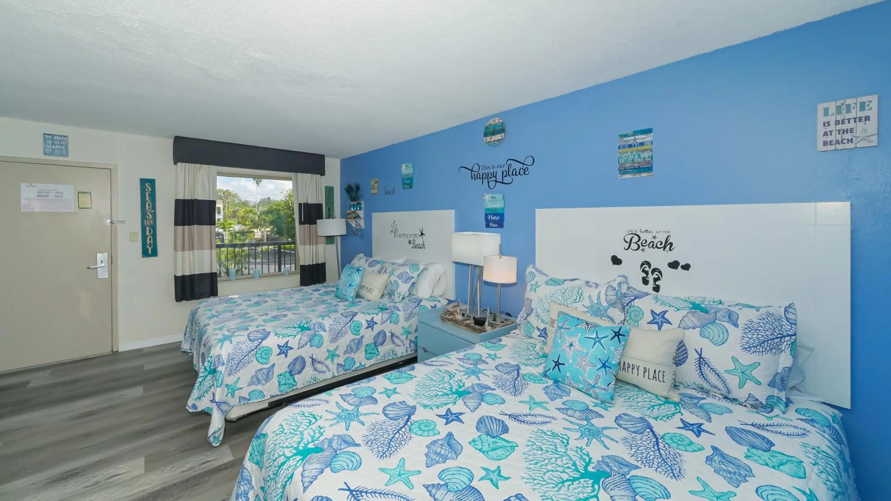 Heated Pool, Fireplace, 70" TV, Waterfront & More!