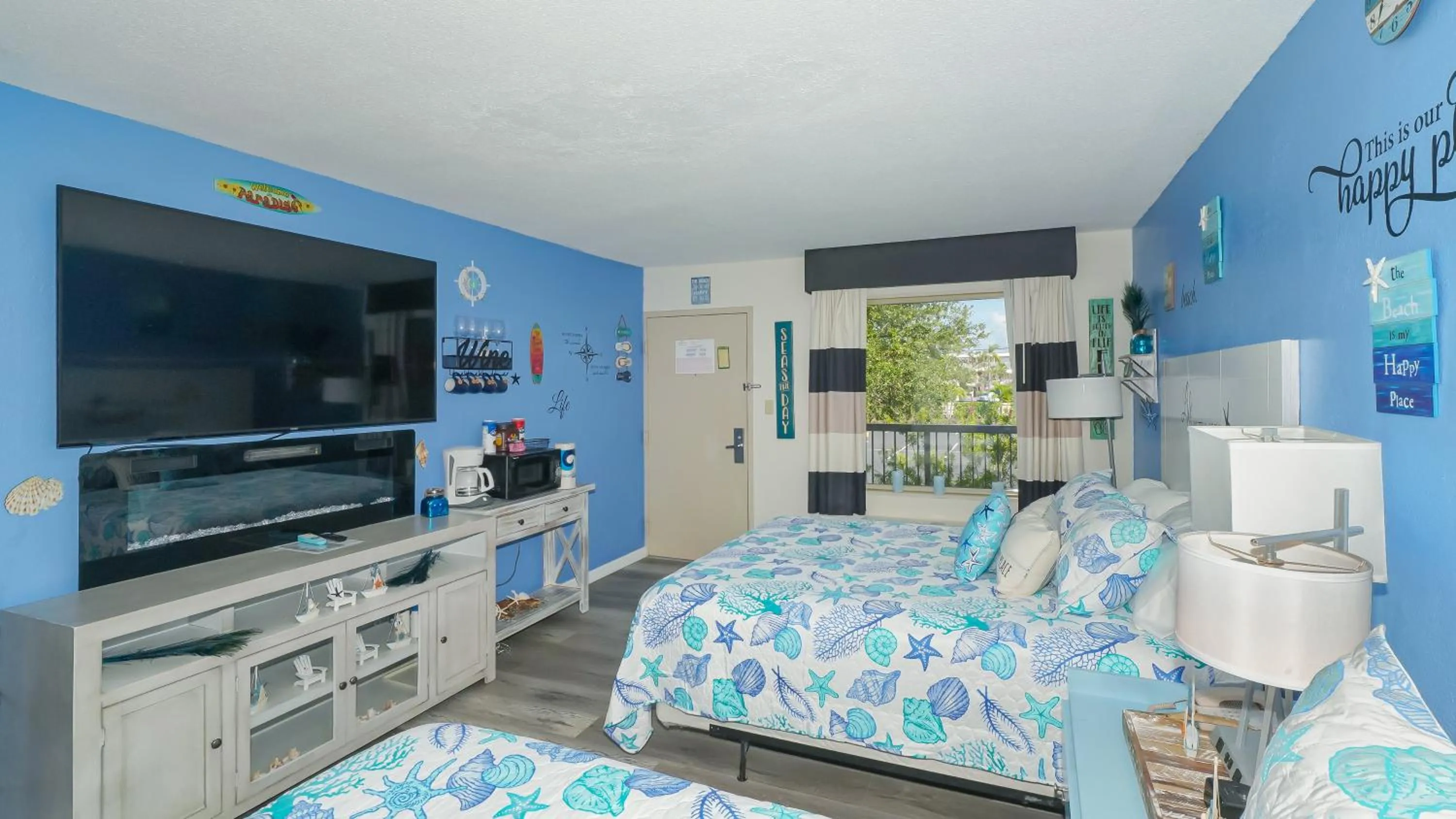 Heated Pool, Fireplace, 70" TV, Waterfront & More!