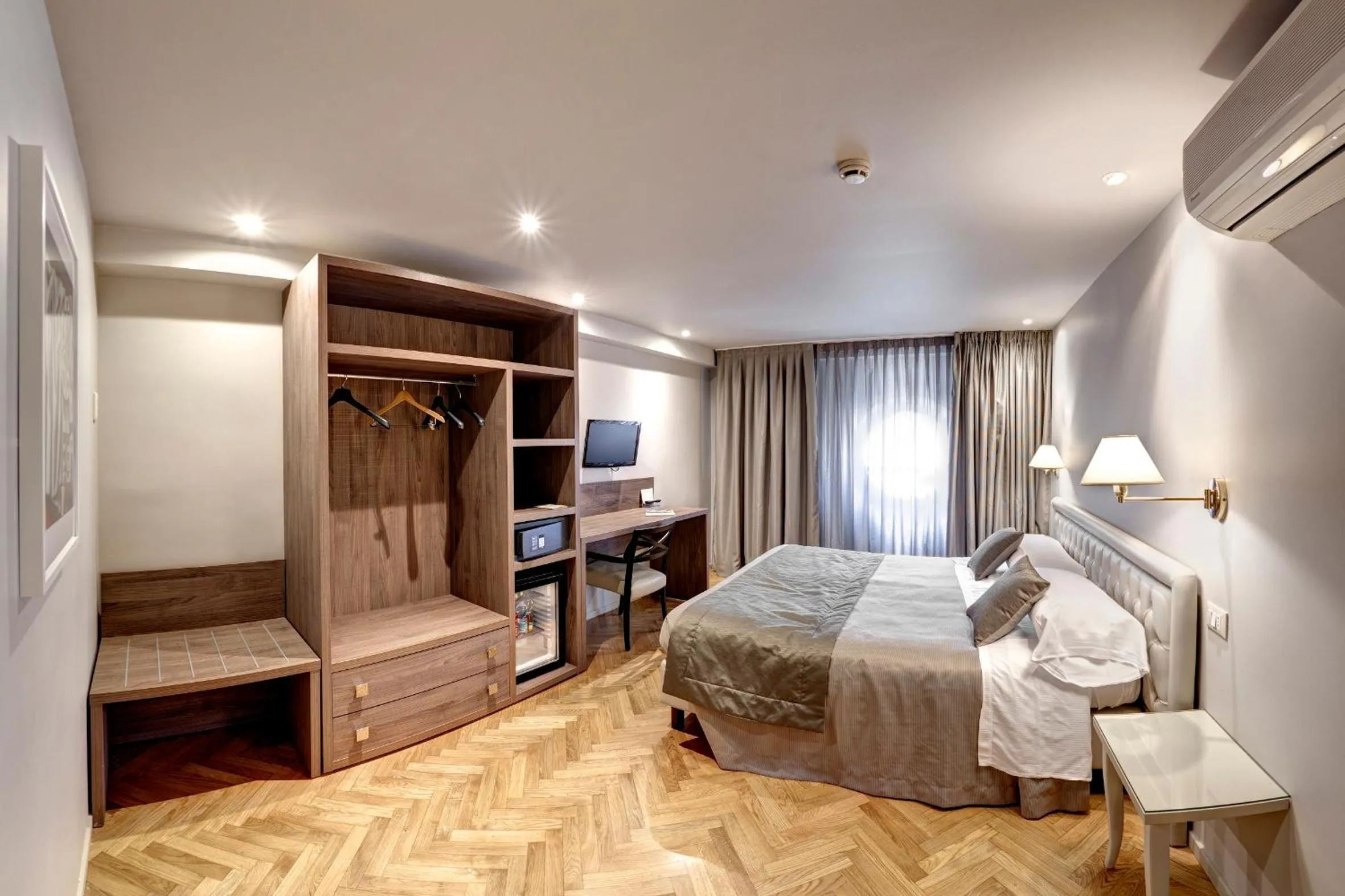 Photo of the whole room, Bed in Hotel Vittoria