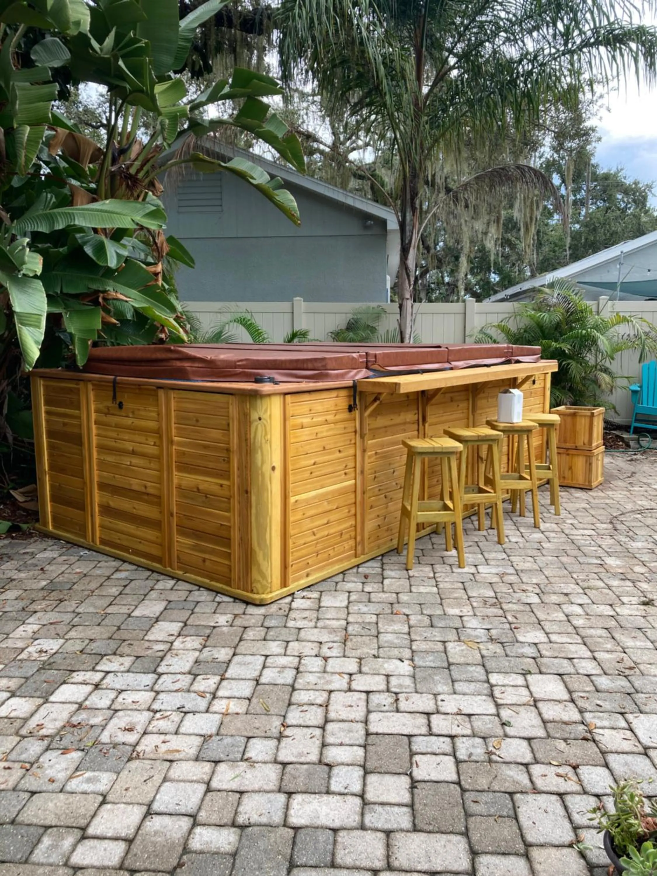 3Gulls Inn Ozona-Boutique Hotel-Steps from Restaurants & Brewery-SwimSpa Pool-Pet Friendly