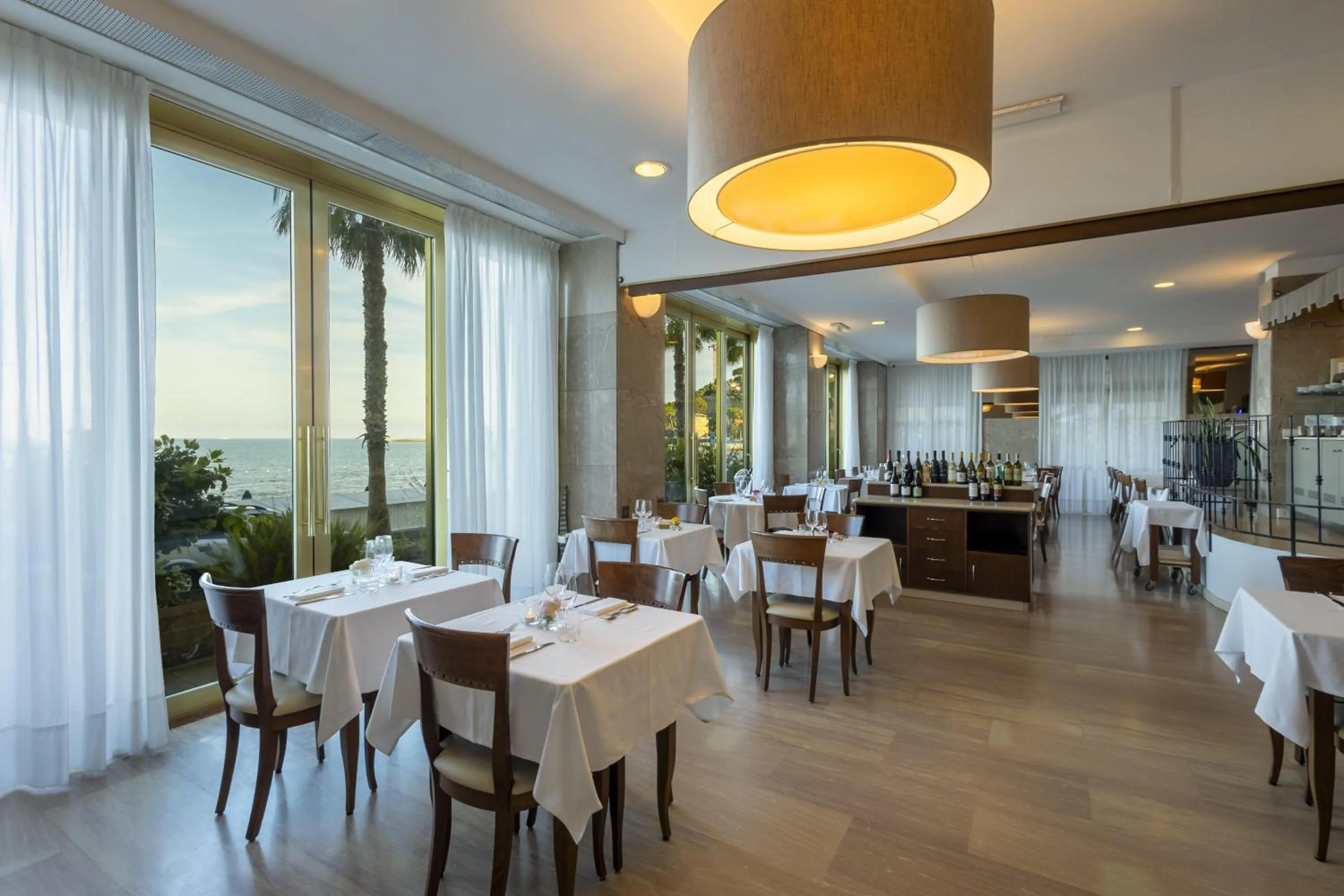 Restaurant/places to eat in B&B HOTEL Diano Marina Palace