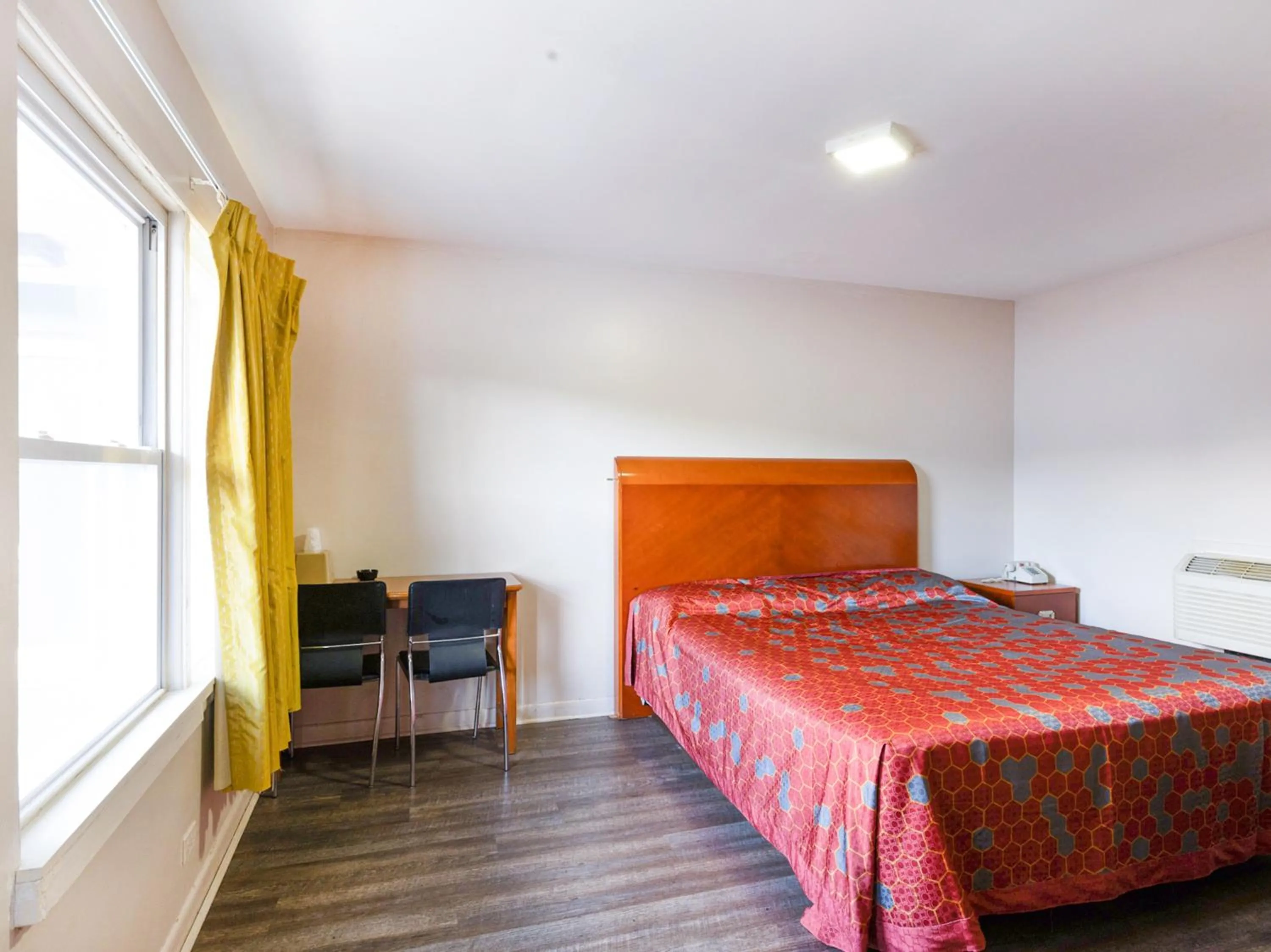 Bedroom in Manor Motel By OYO Near Oak Brook Chicago Westchester