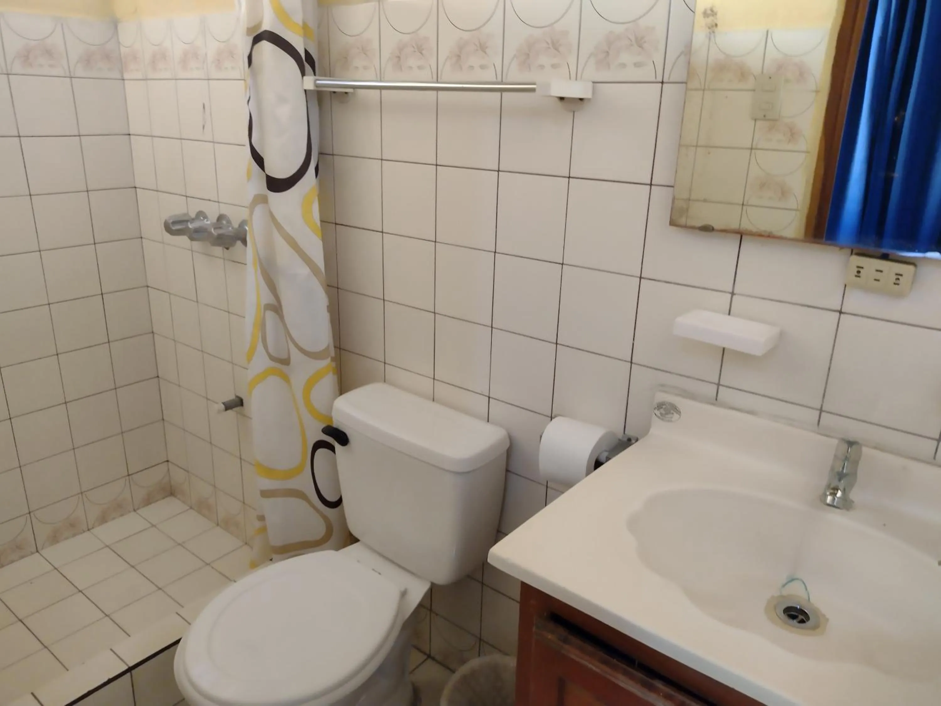 Bathroom in Hotel Alajuela Costa Rica Airport