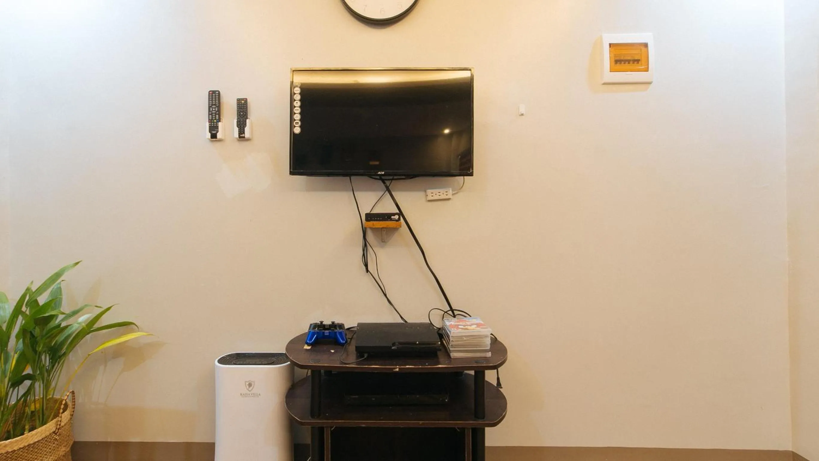 TV and multimedia in RedDoorz @ Afamosa Villas Resort Ilocos Sur