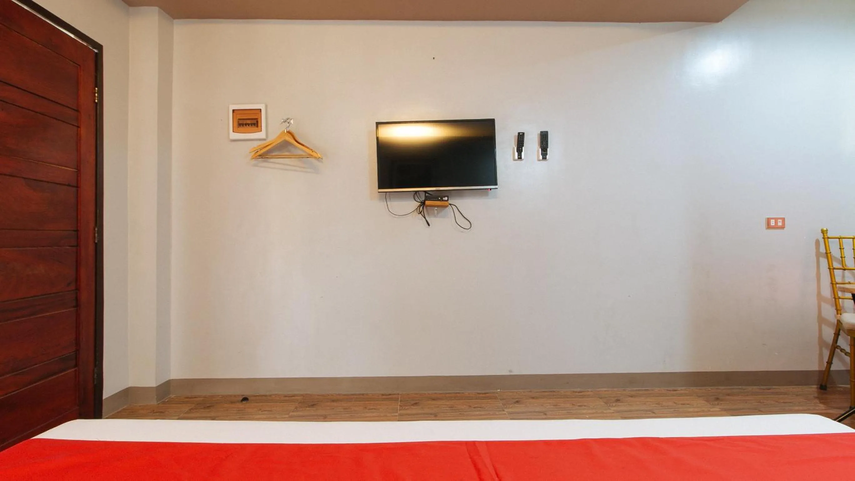 TV and multimedia in RedDoorz @ Afamosa Villas Resort Ilocos Sur