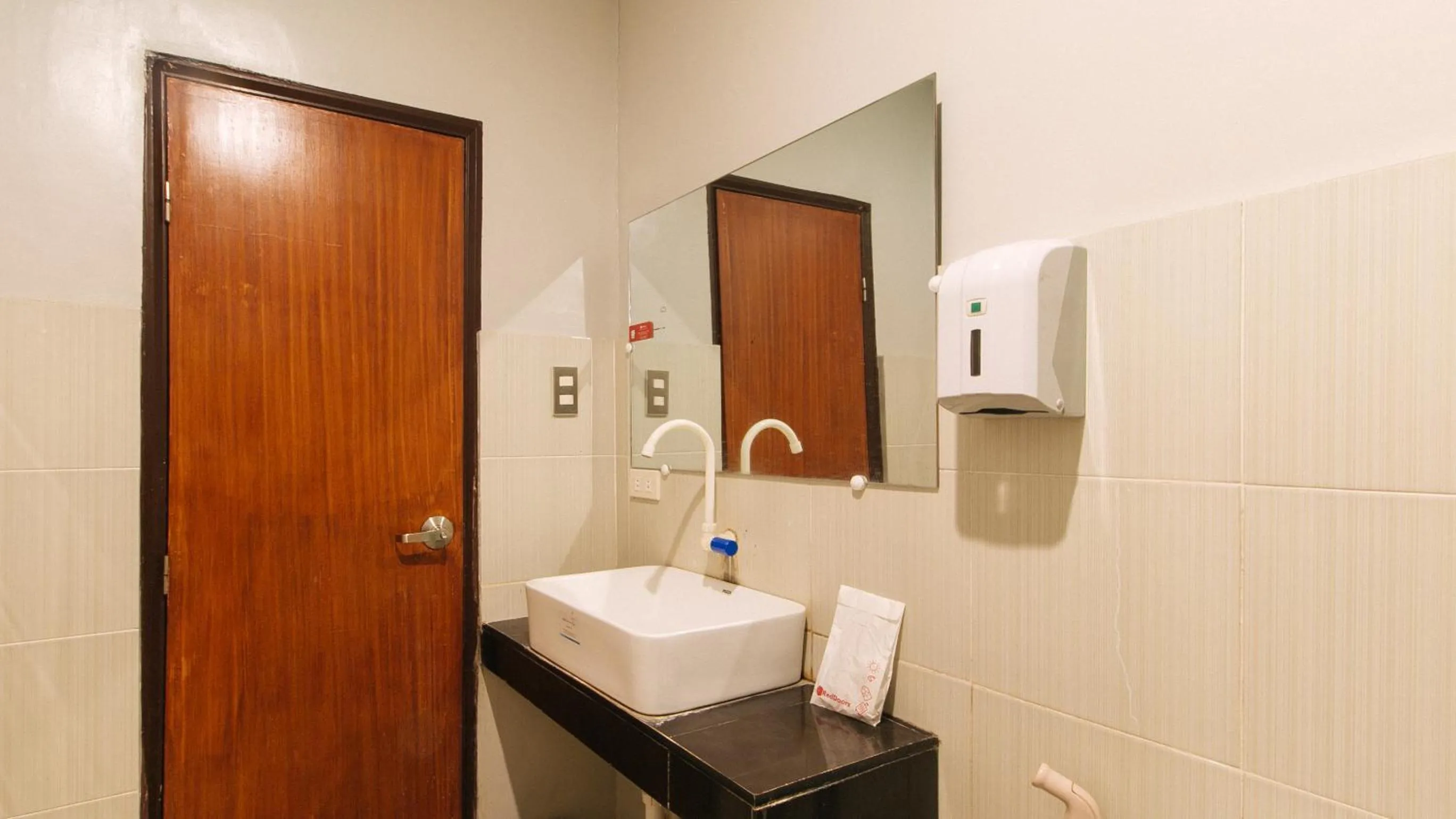 Bathroom in RedDoorz @ Afamosa Villas Resort Ilocos Sur