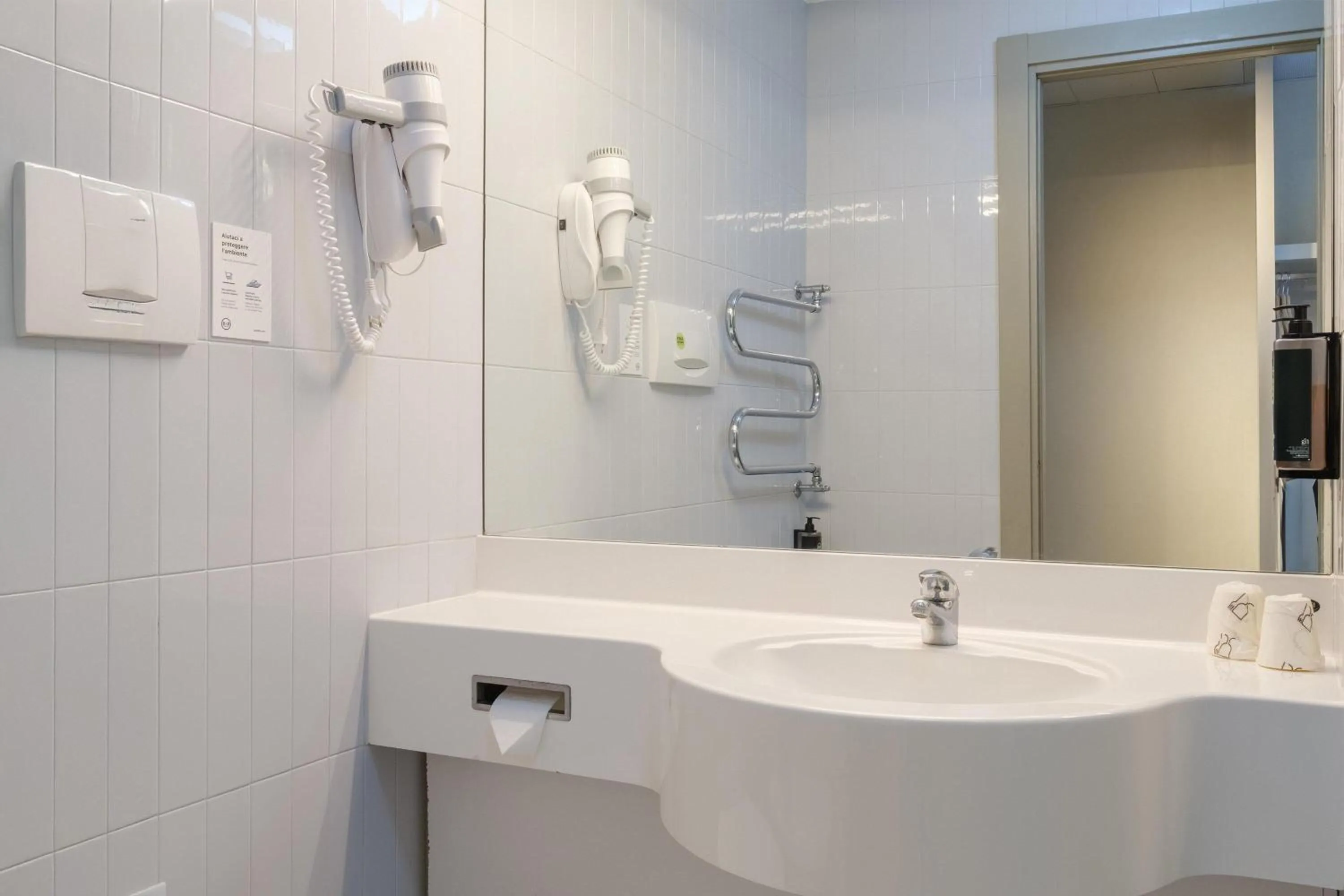 Bathroom in B&B Hotel Ferrara