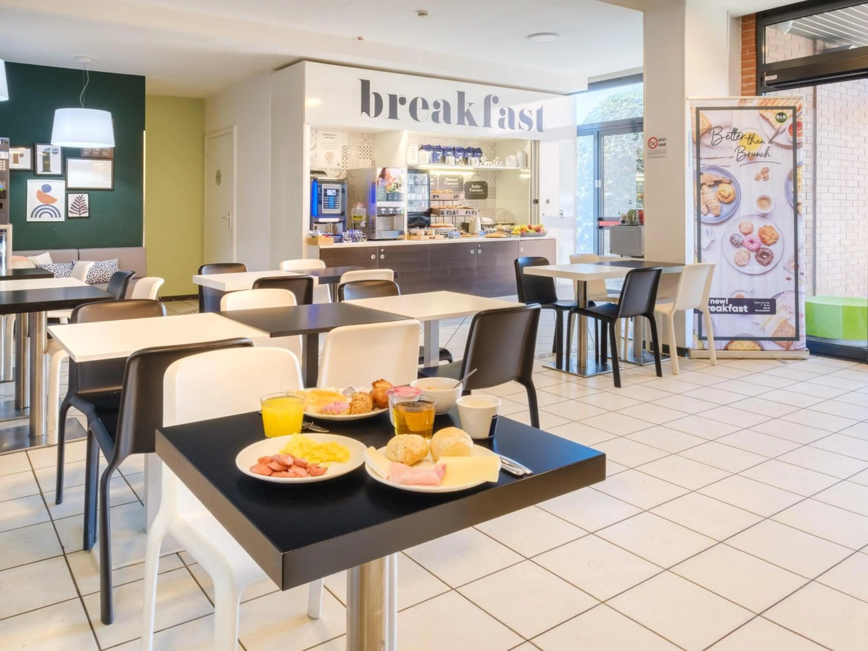 Lounge or bar in B&B Hotel Ferrara