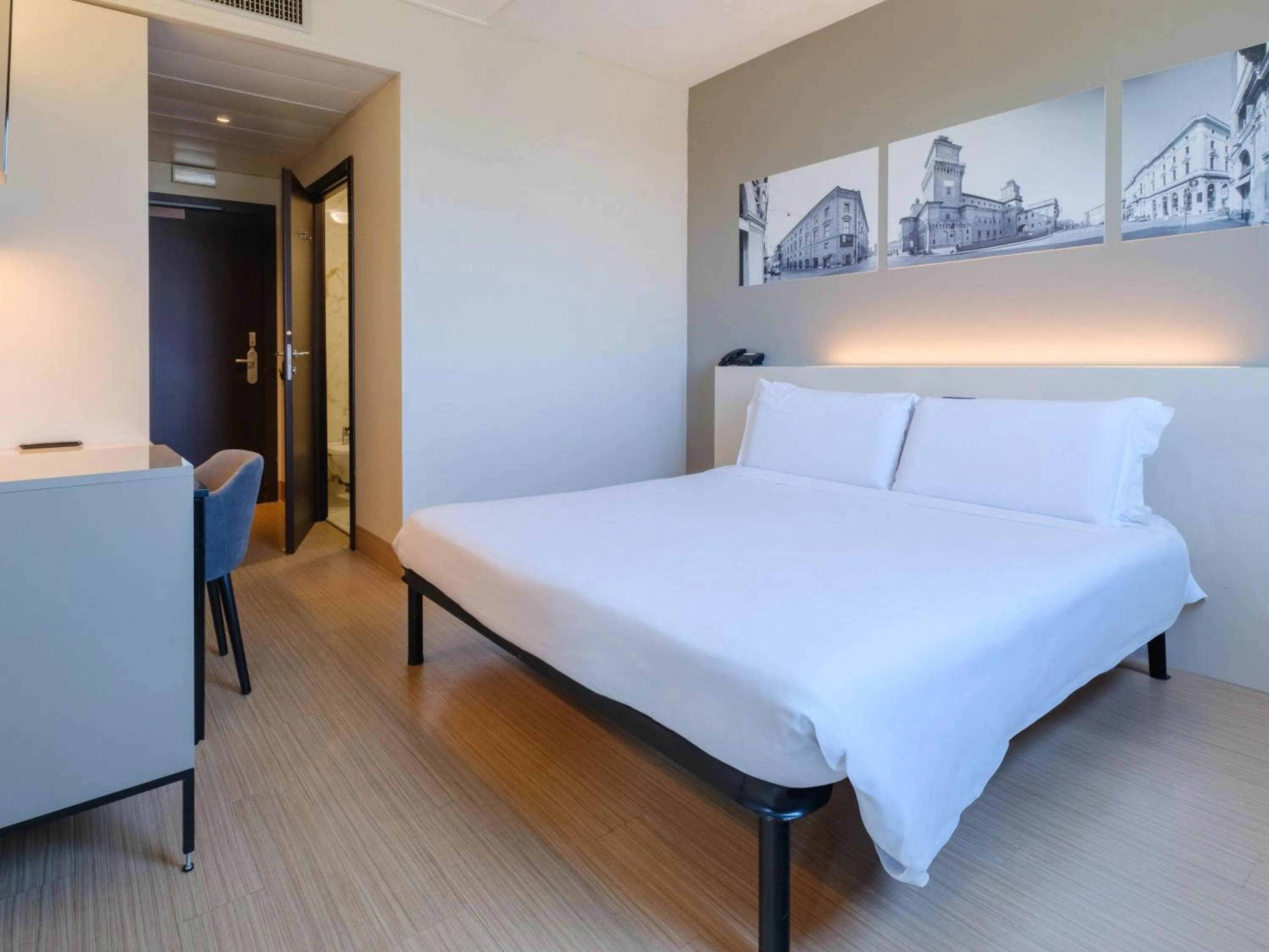 Photo of the whole room, Bed in B&B Hotel Ferrara