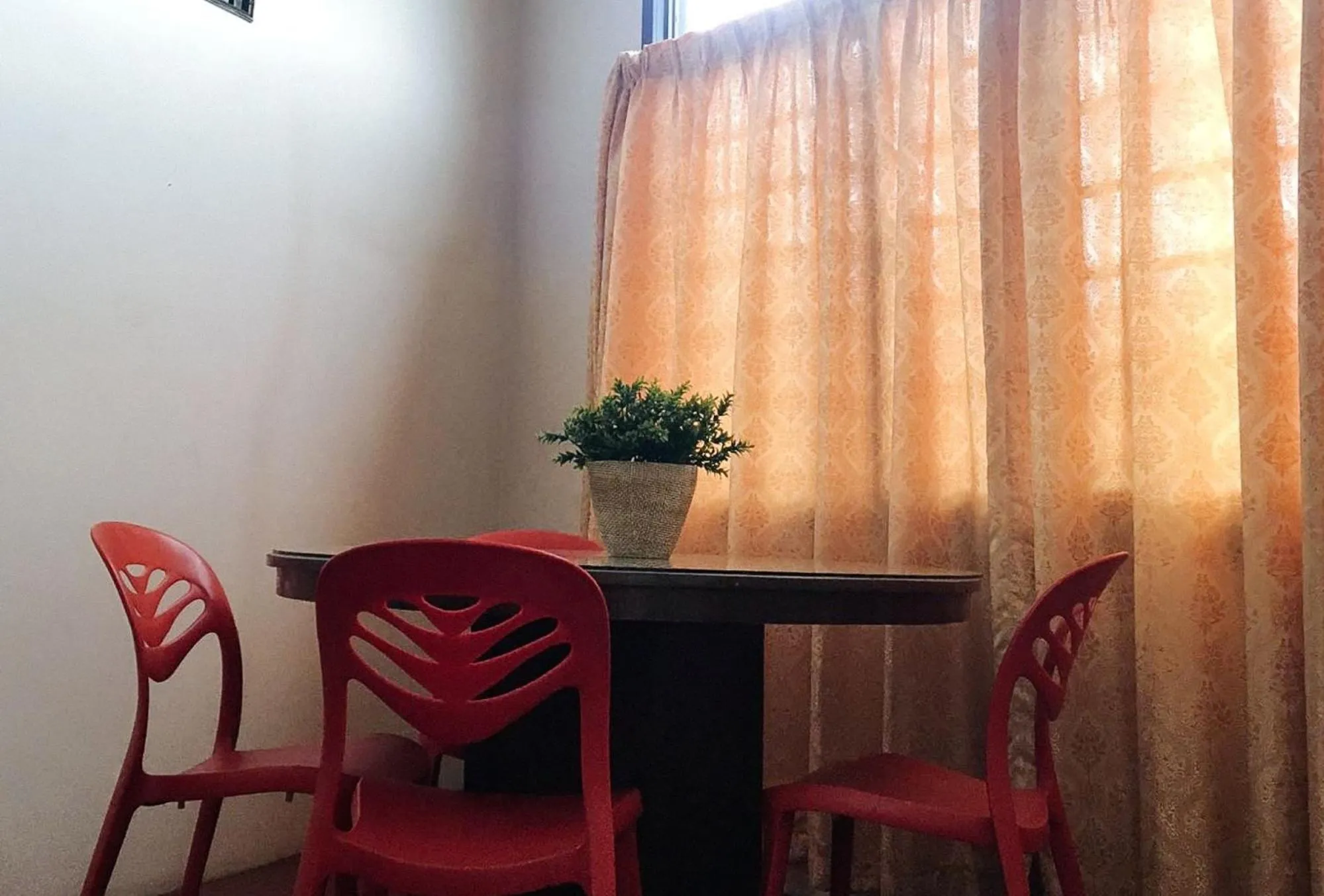 TV and multimedia in RedDoorz @ Mountain Citi Tourist Inn Canlaon