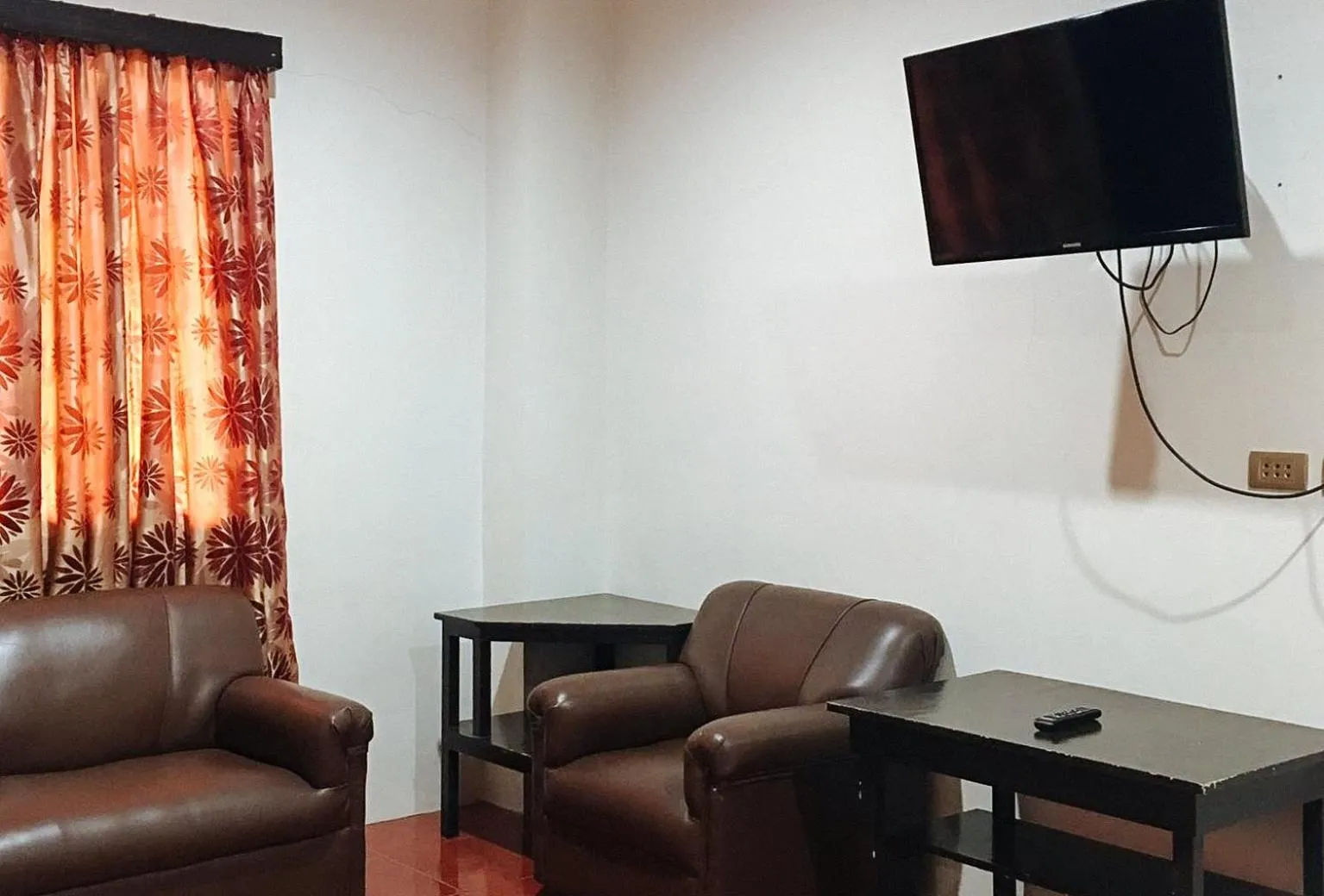 TV and multimedia in RedDoorz @ Mountain Citi Tourist Inn Canlaon