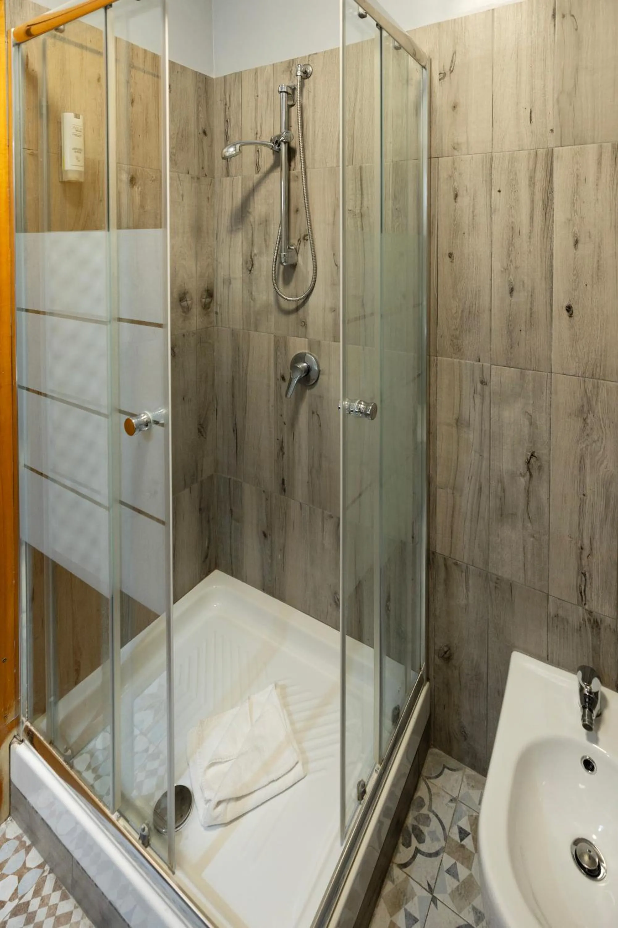 Shower in Scheppers Hotel