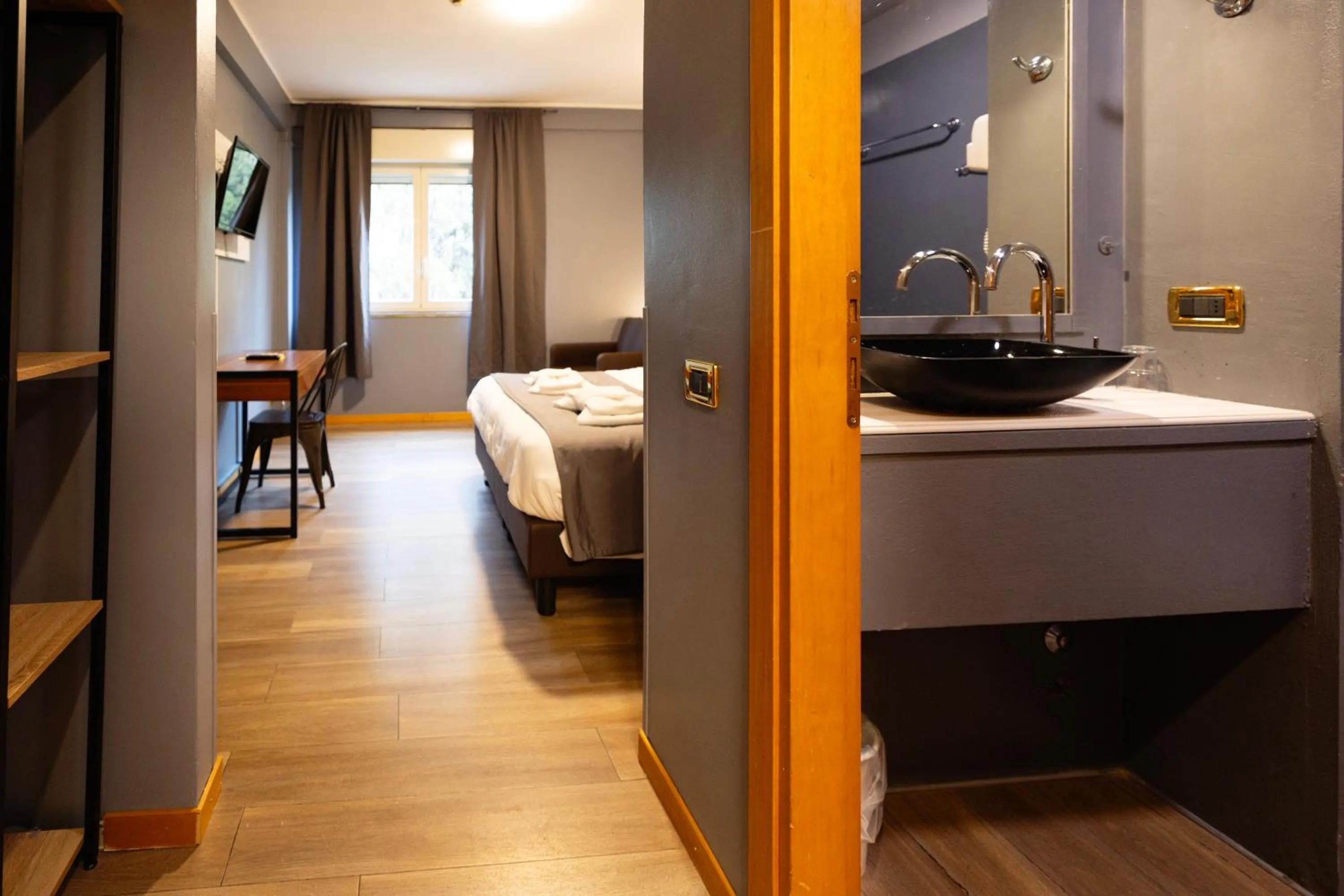 Photo of the whole room, Bed in Scheppers Hotel