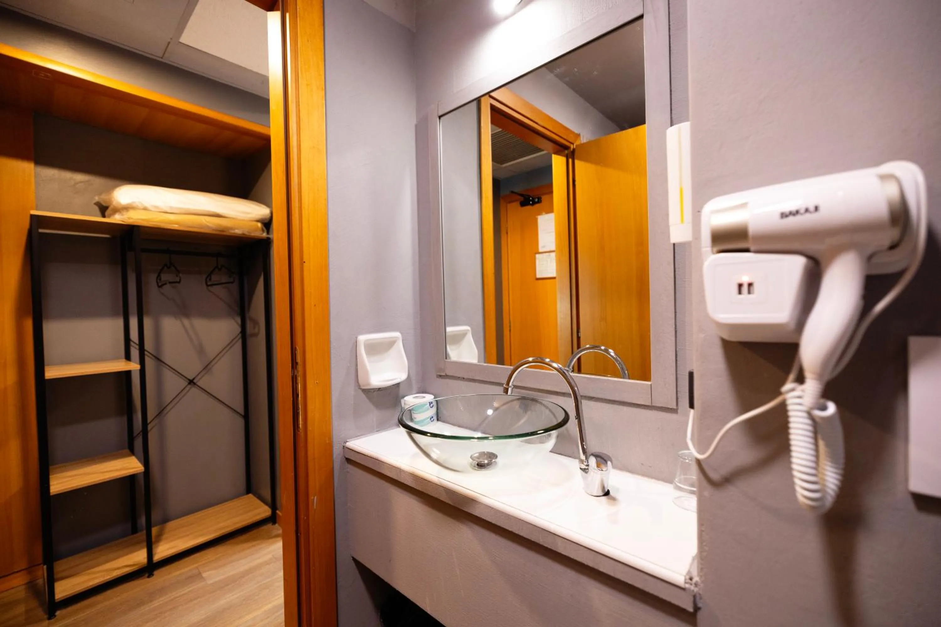 Bathroom in Scheppers Hotel